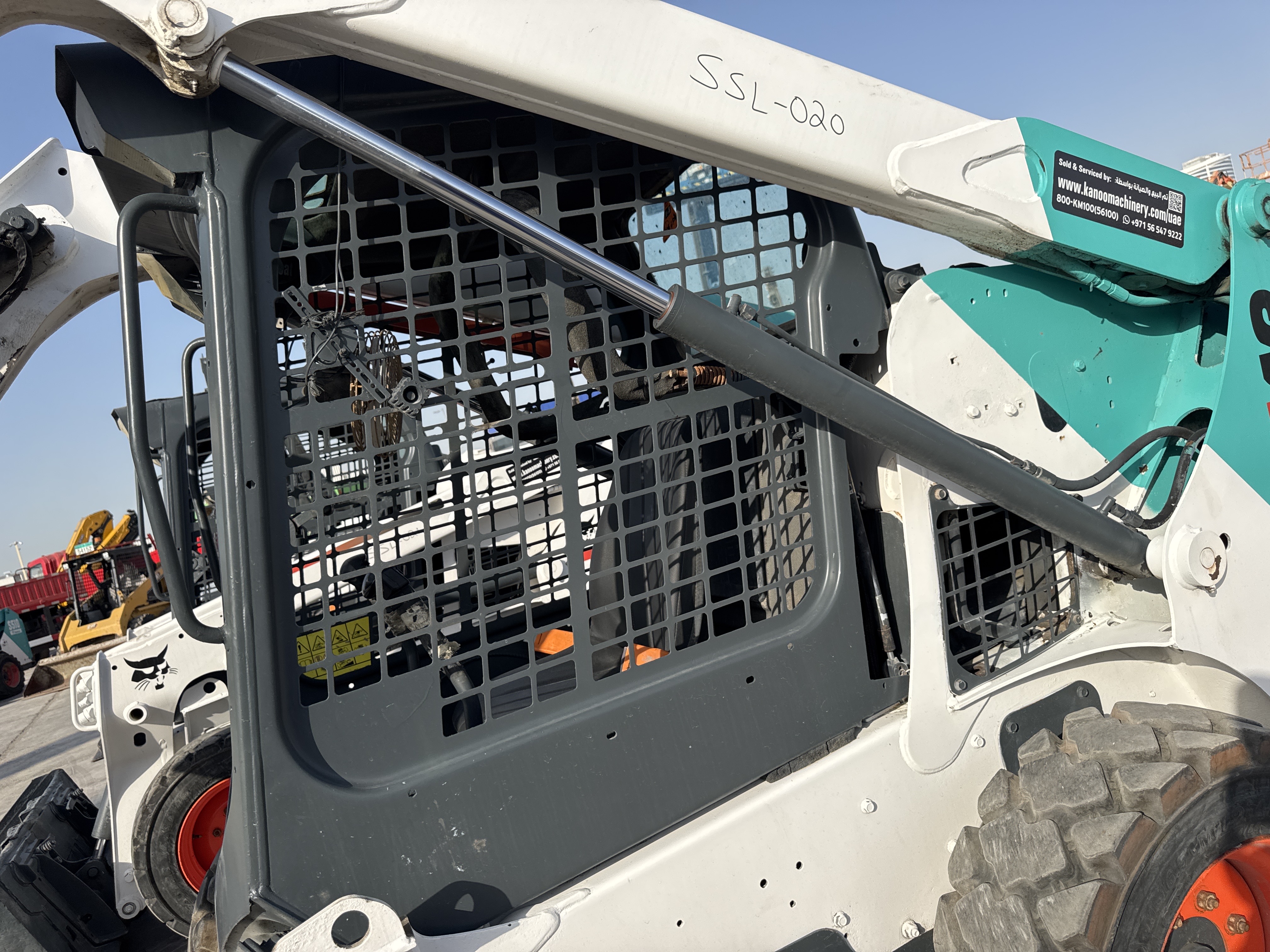 SSL-020-Bobcat-S510-Skid-steer-loaders-inspection-Hydraulics-Loader-lift-cylinder-1