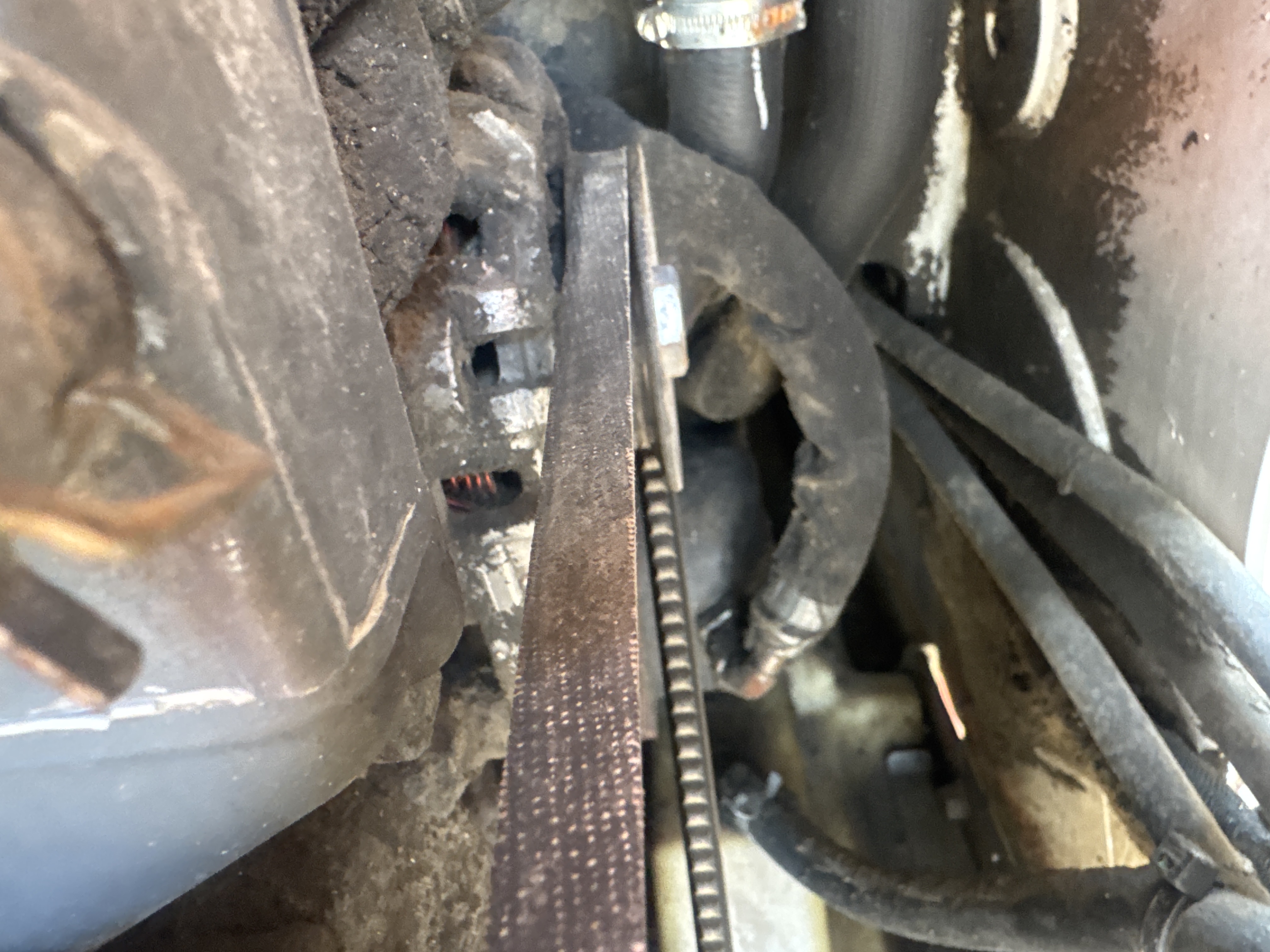 SSL-020-Bobcat-S510-Skid-steer-loaders-inspection-Engine-Belt-1