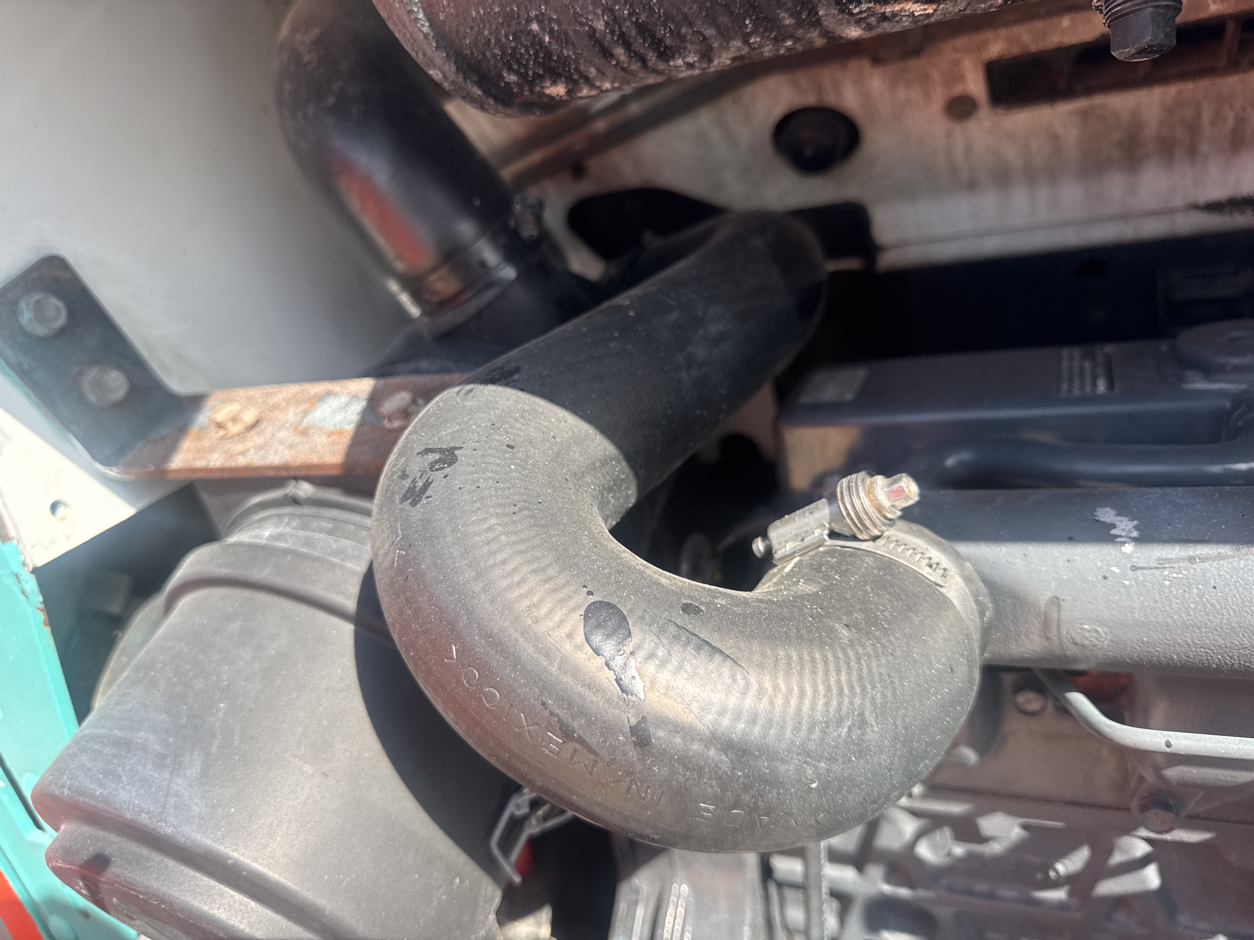 SSL-020-Bobcat-S510-Skid-steer-loaders-inspection-Engine-Hoses-1