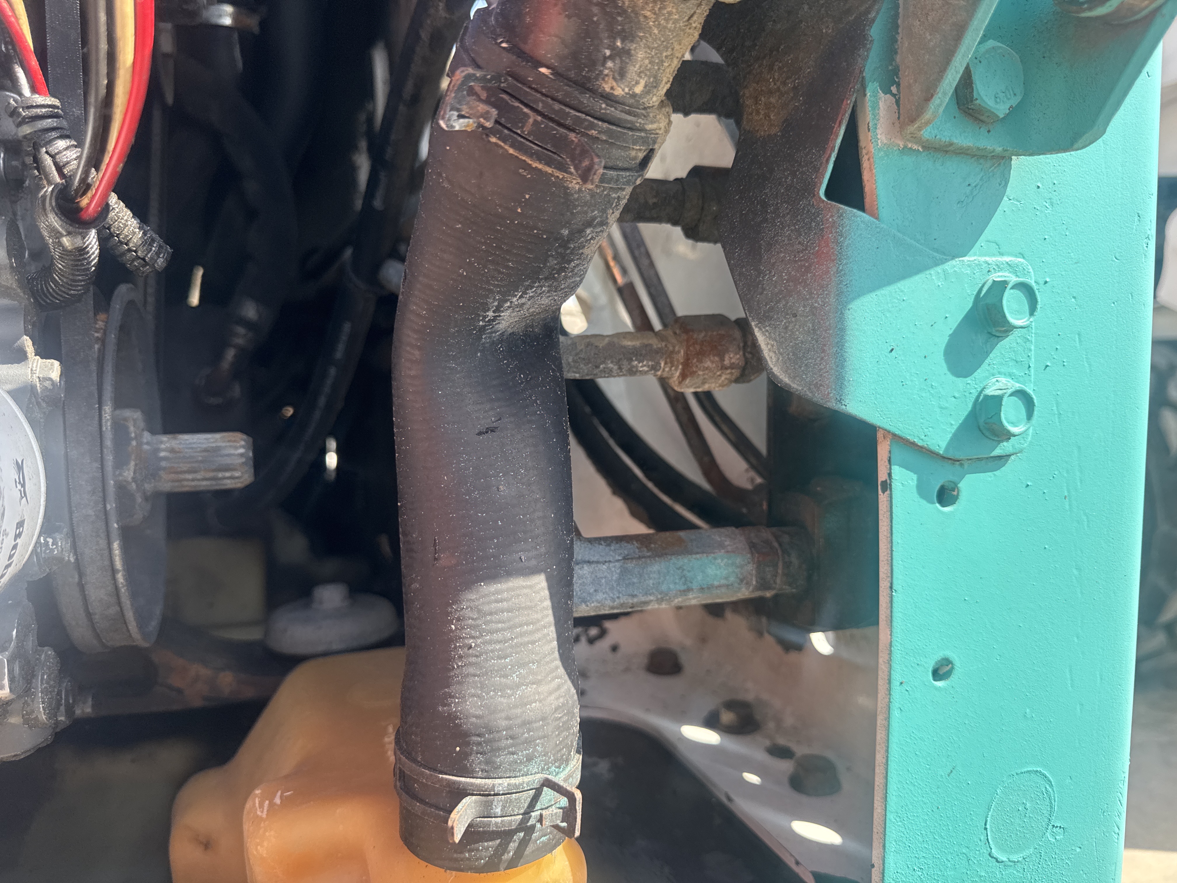 SSL-020-Bobcat-S510-Skid-steer-loaders-inspection-Engine-Hoses-1