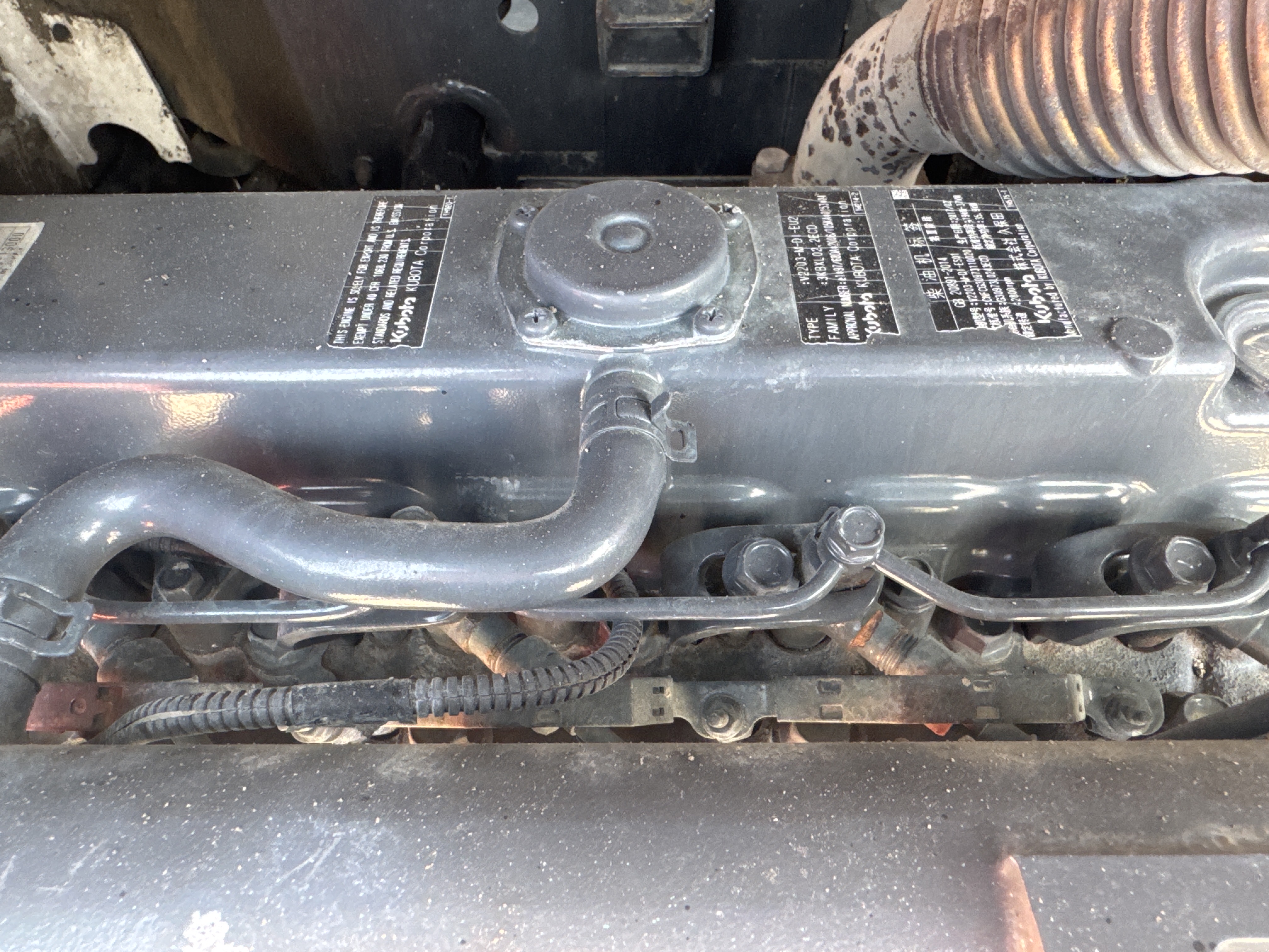 SSL-020-Bobcat-S510-Skid-steer-loaders-inspection-Engine-Engine-oil-leaks-1