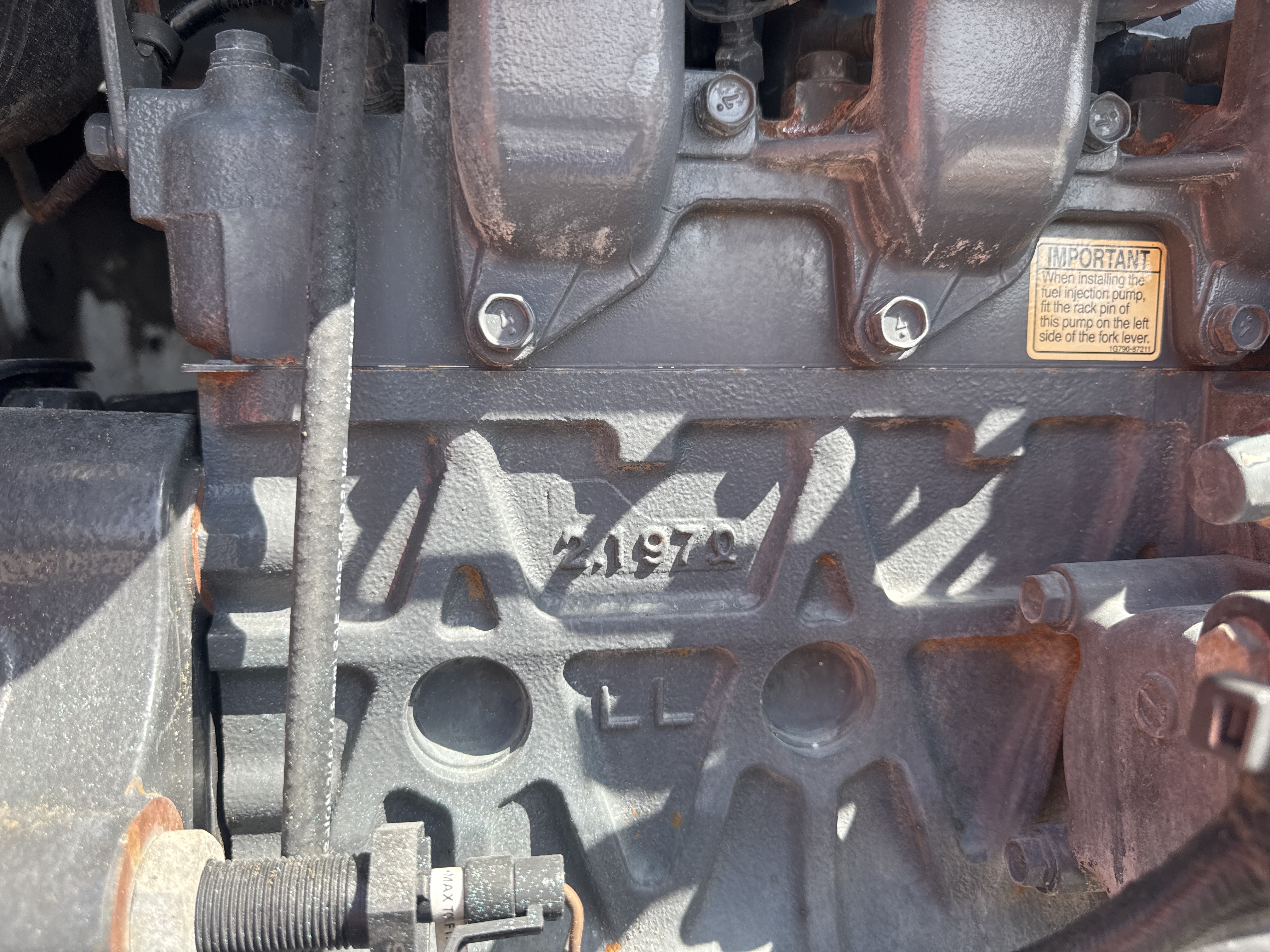 SSL-020-Bobcat-S510-Skid-steer-loaders-inspection-Engine-Engine-oil-leaks-1