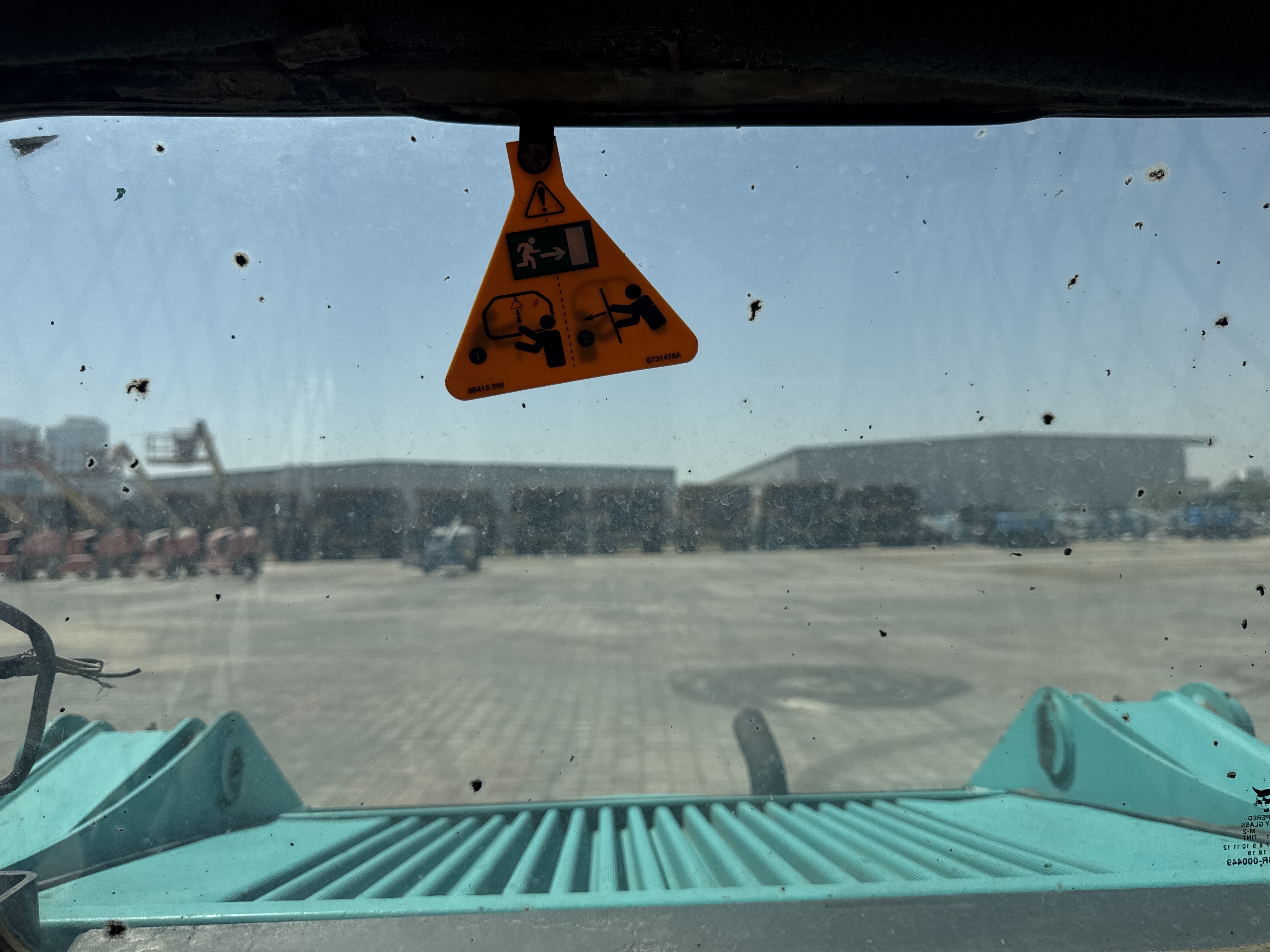SSL-020-Bobcat-S510-Skid-steer-loaders-inspection-Safety-Glass-1