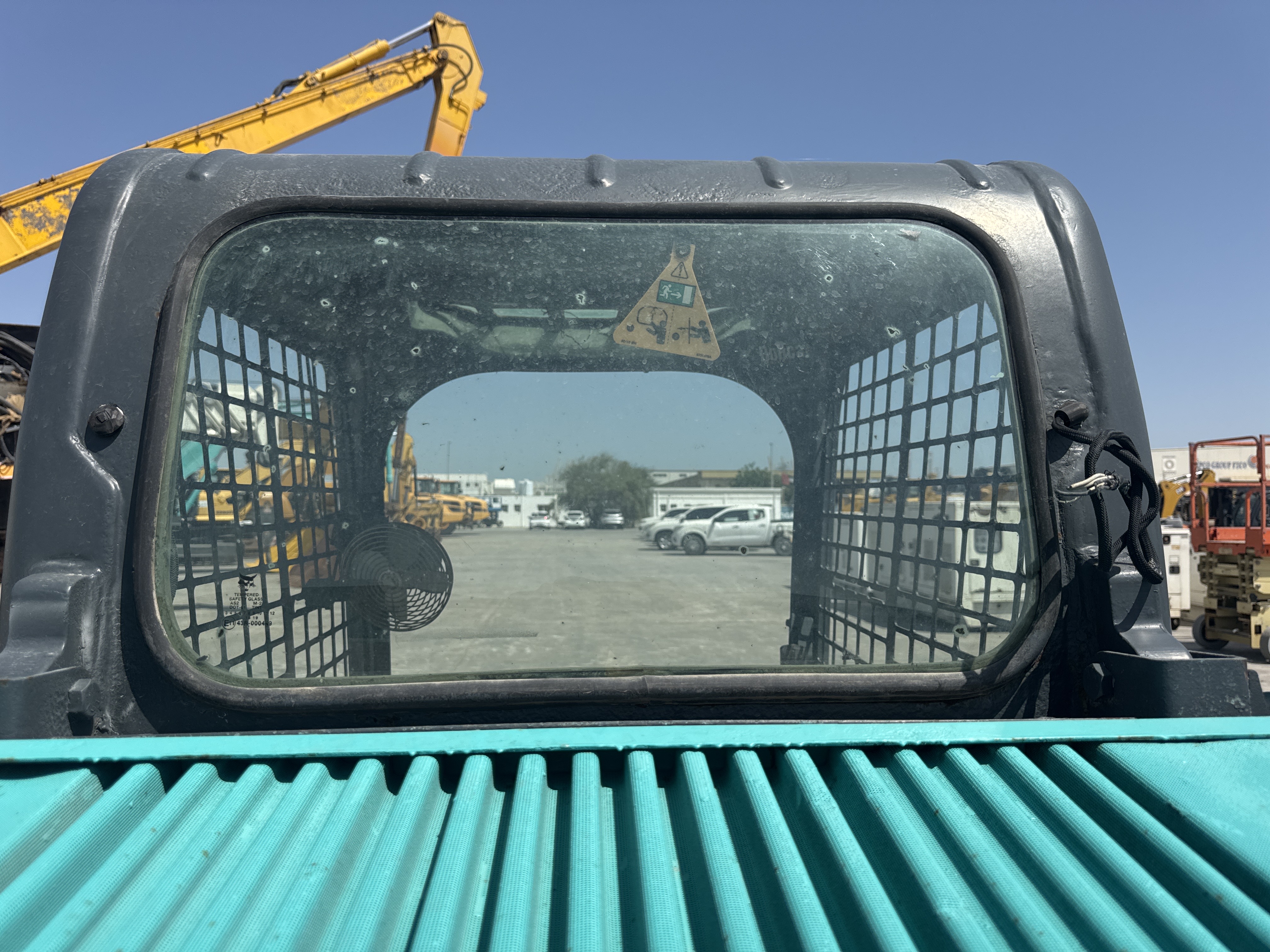 SSL-020-Bobcat-S510-Skid-steer-loaders-inspection-Safety-Glass-1
