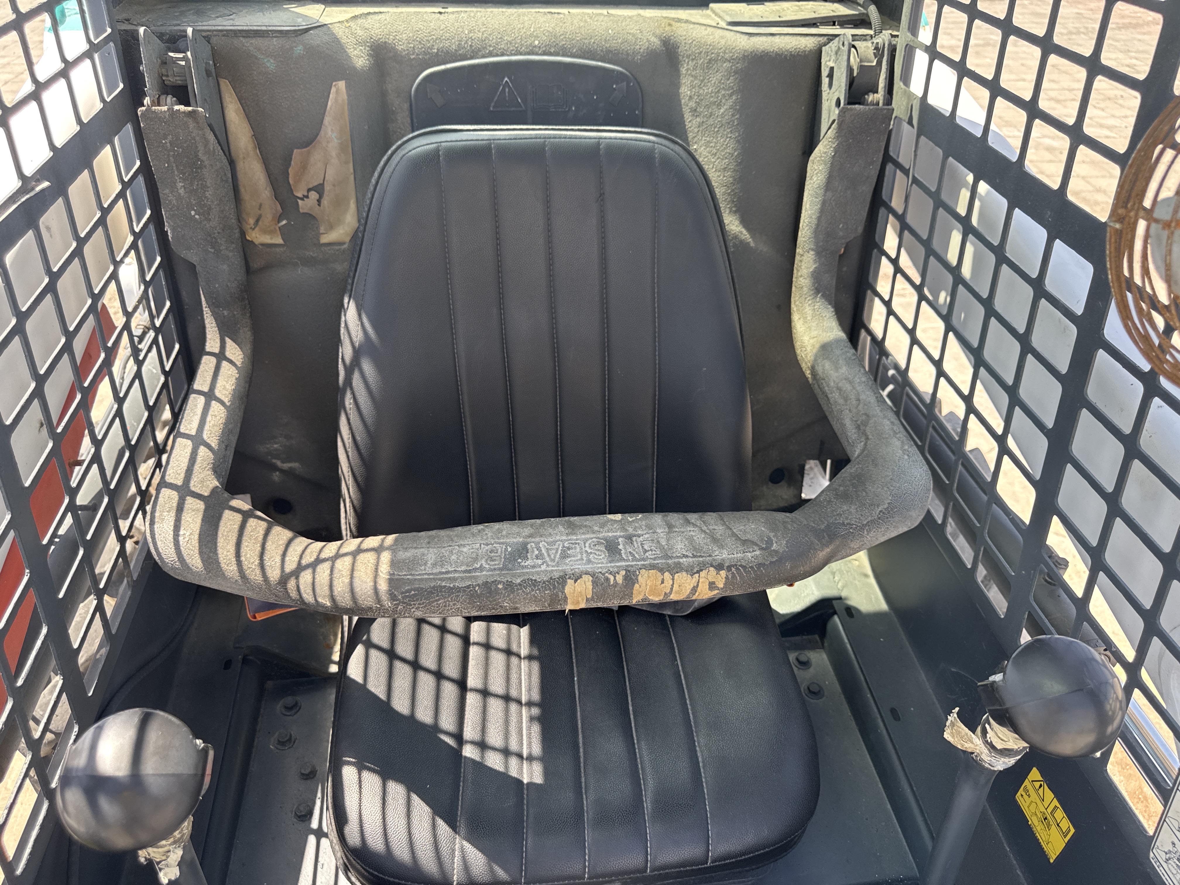 SSL-020-Bobcat-S510-Skid-steer-loaders-inspection-Safety-Seat-belts-1