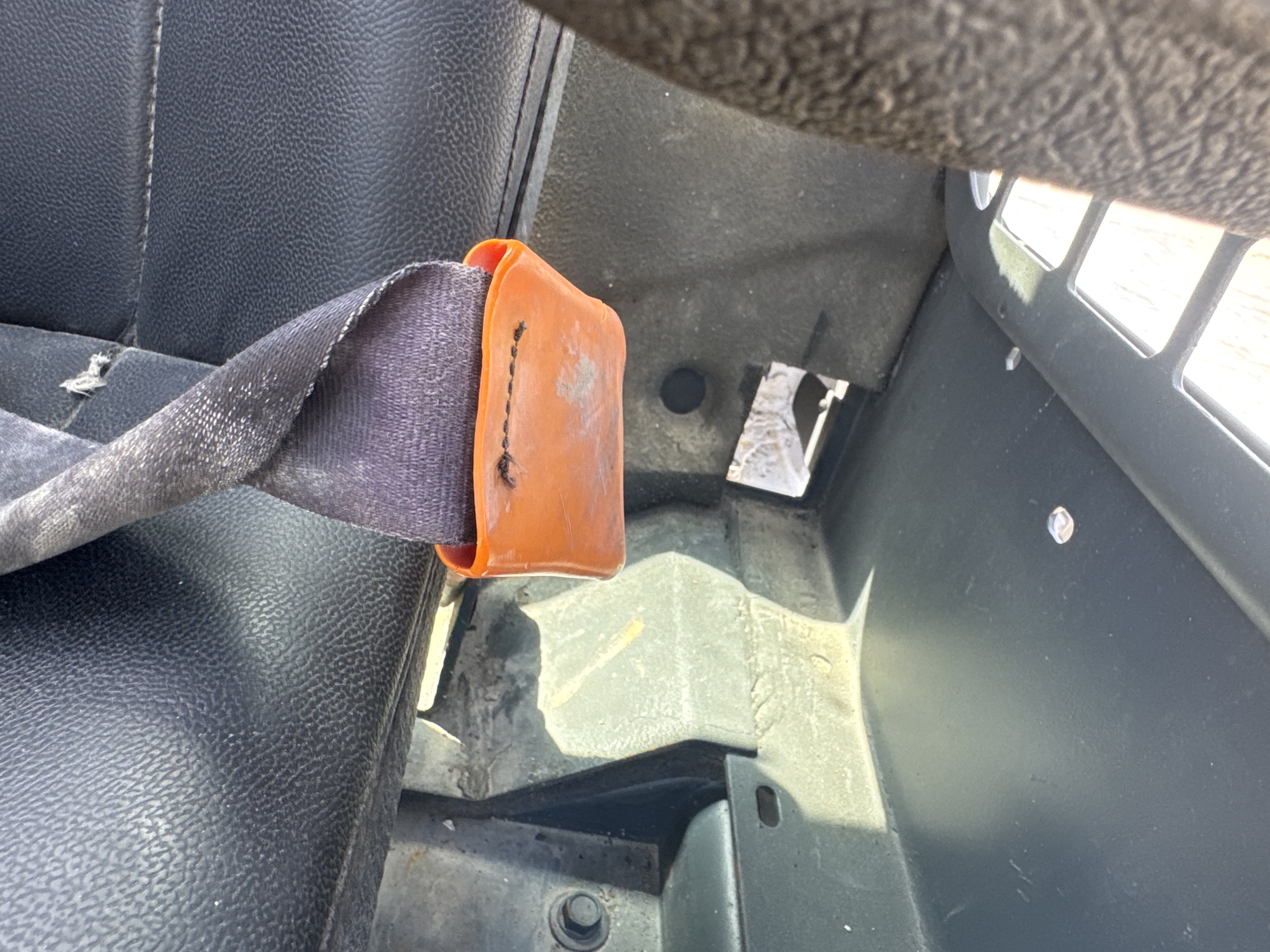 SSL-020-Bobcat-S510-Skid-steer-loaders-inspection-Safety-Seat-belts-1