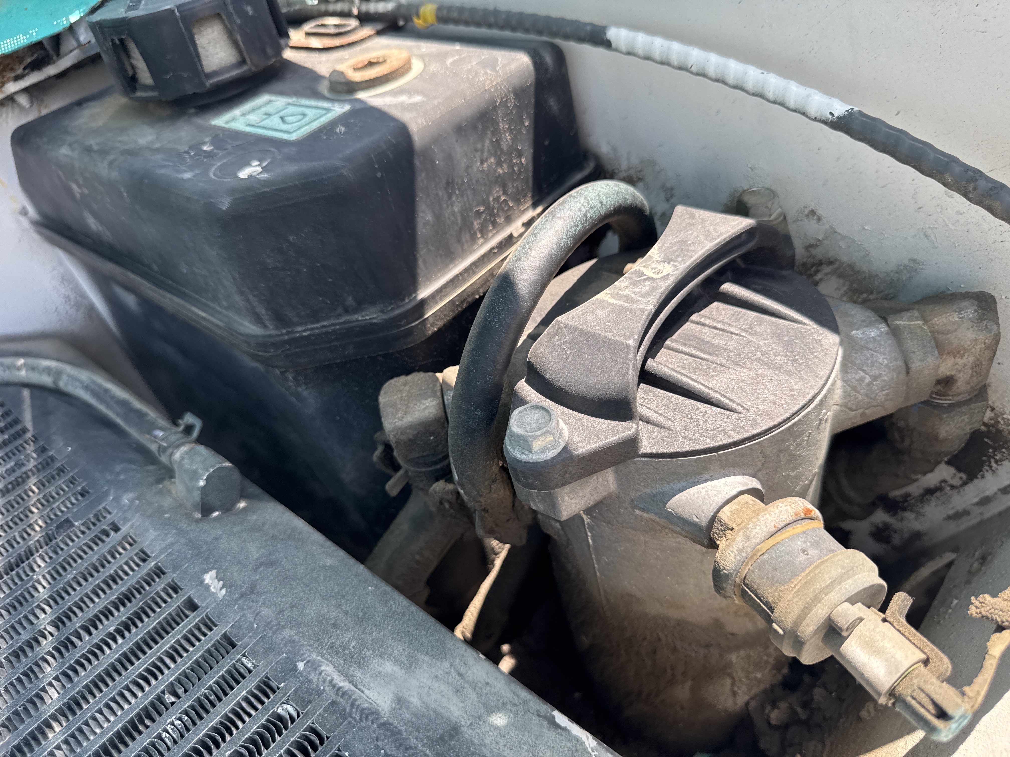SSL-020-Bobcat-S510-Skid-steer-loaders-inspection-Hydraulics-Hydraulic-Tank-1