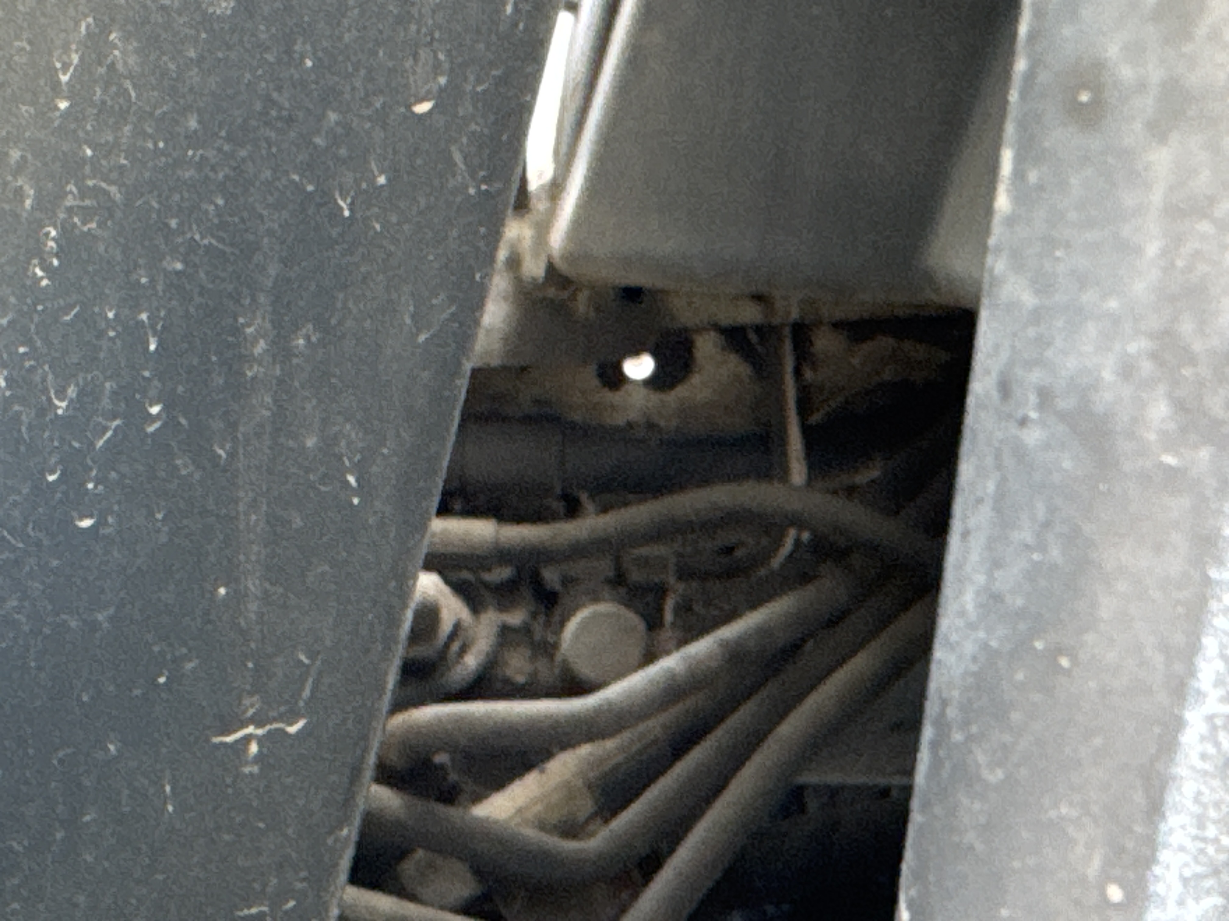 SSL-020-Bobcat-S510-Skid-steer-loaders-inspection-Hydraulics-Main-control-valve-(MCV)-1