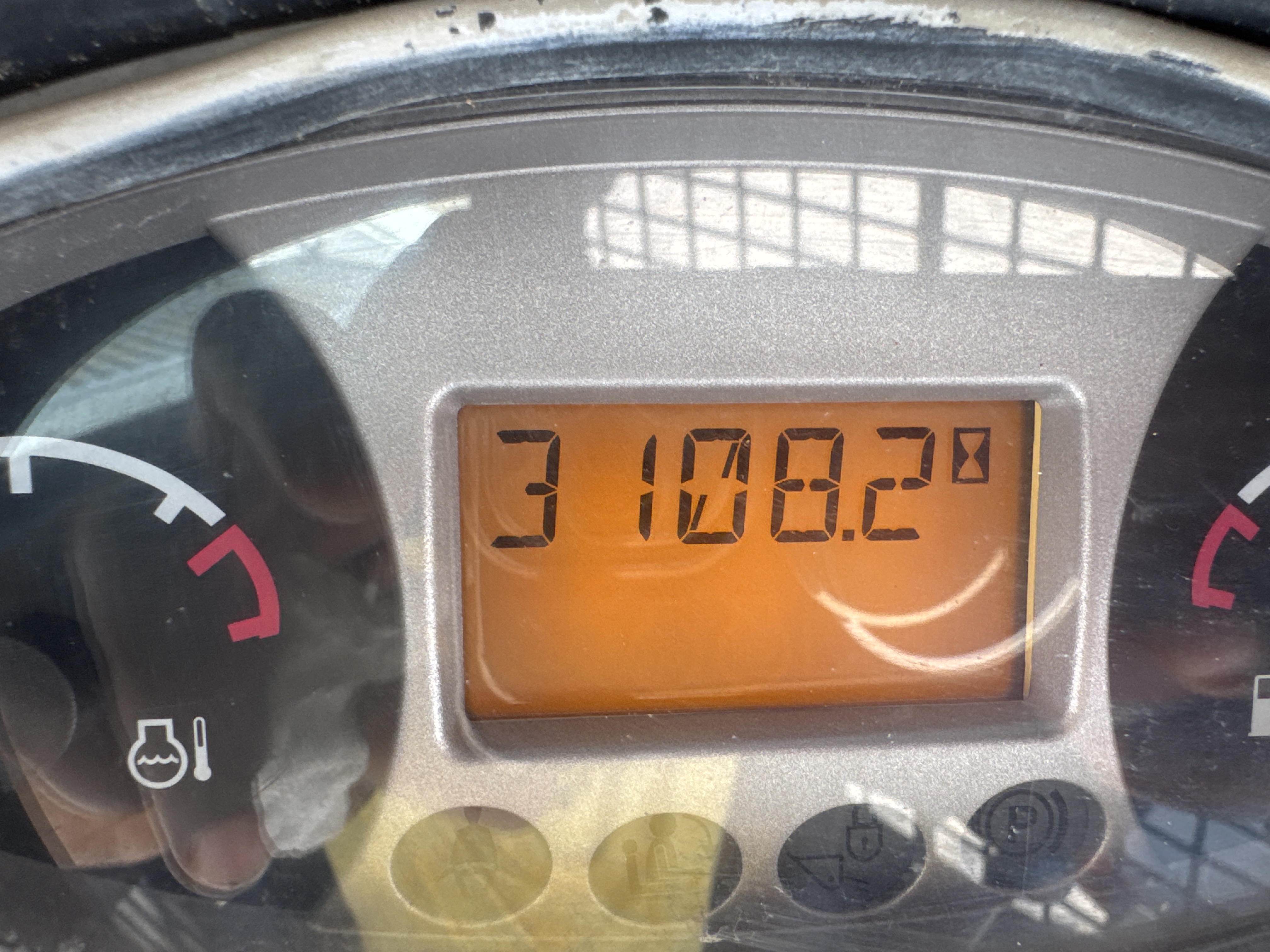 SSL-021-Bobcat-S510-Skid-steer-loaders-inspection-General-Hour-meter-1
