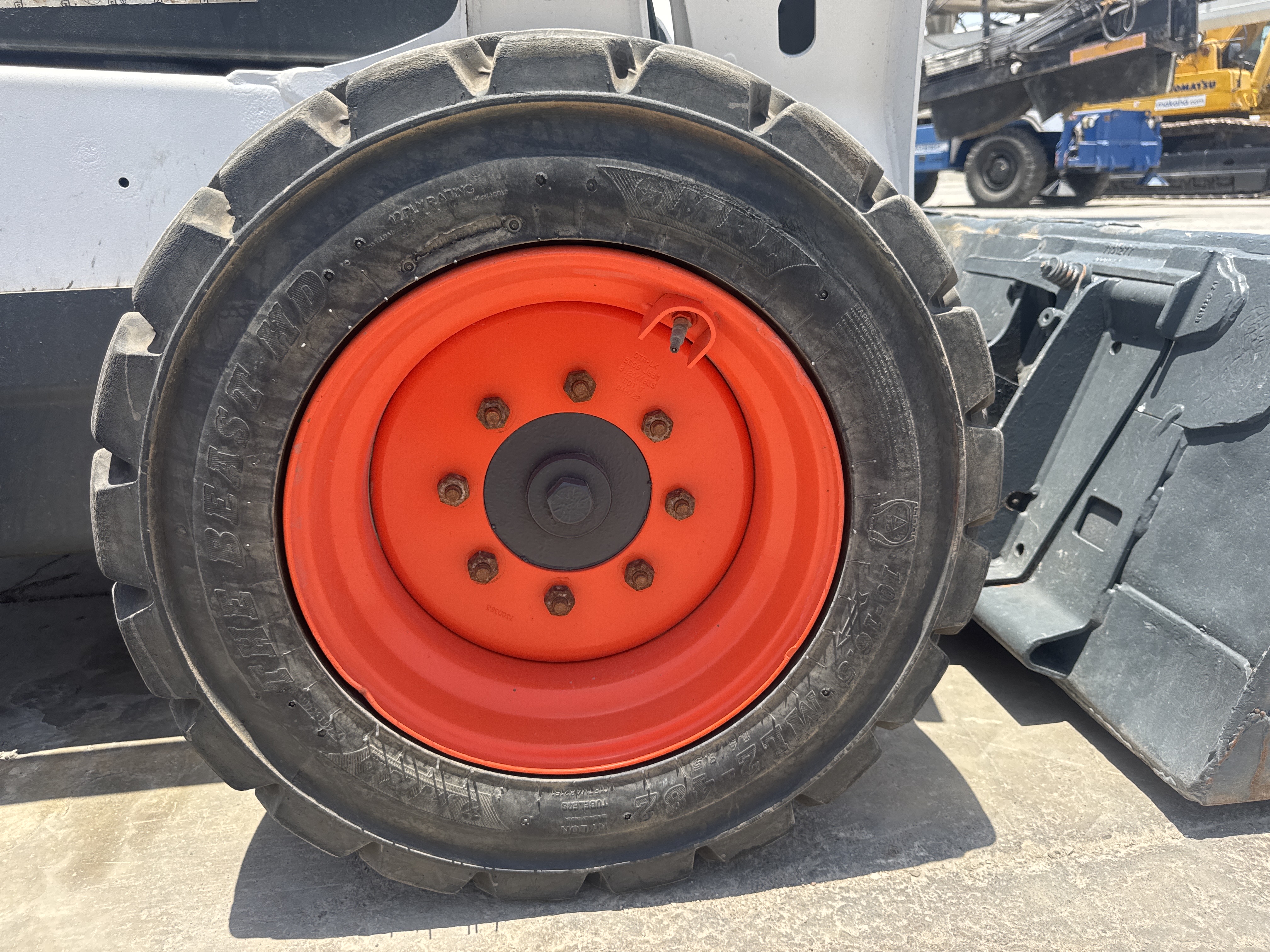 SSL-021-Bobcat-S510-Skid-steer-loaders-inspection-Chassis-Right-front-tire-/-wheel-hub---condition-1