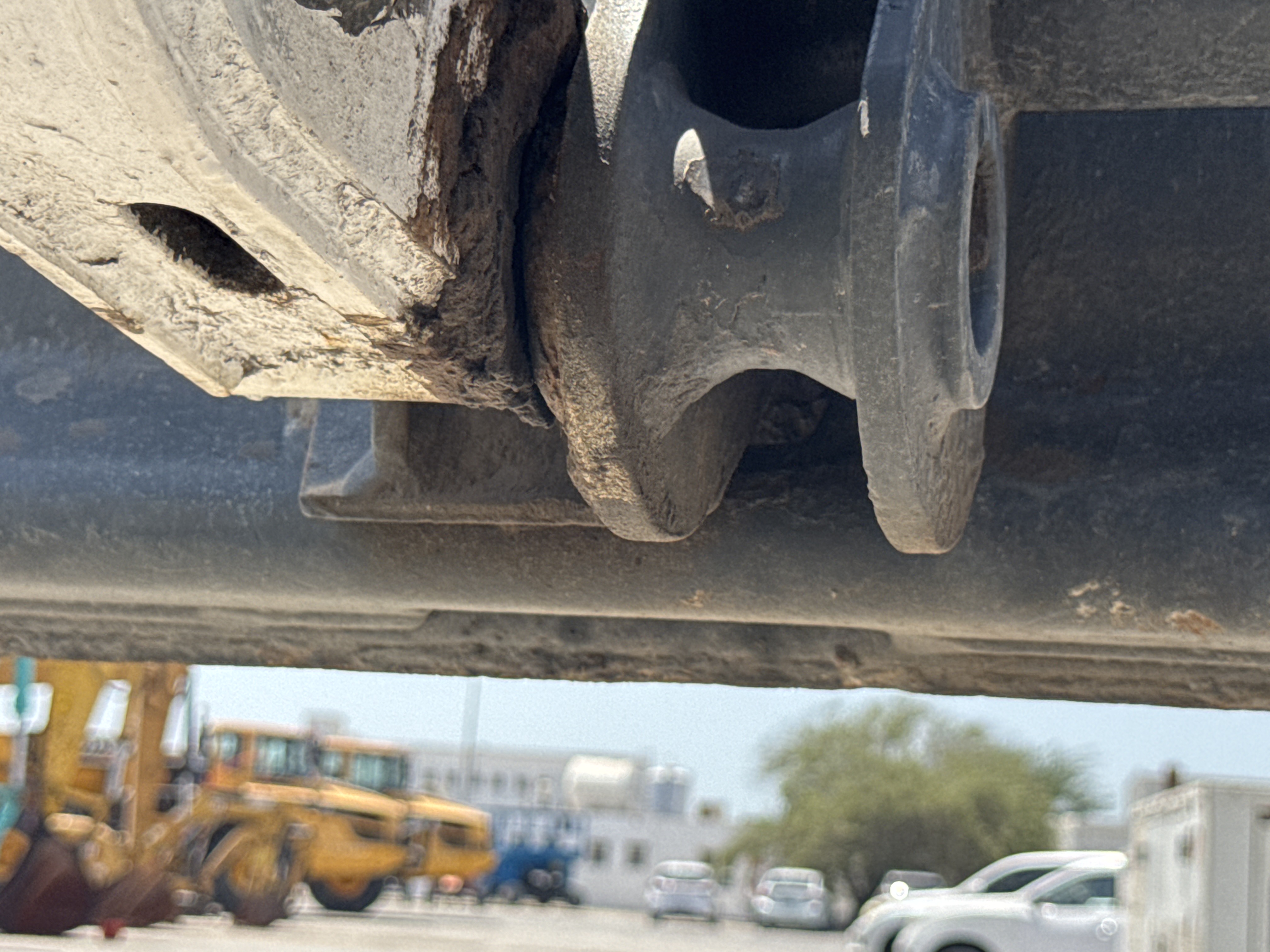 SSL-021-Bobcat-S510-Skid-steer-loaders-inspection-Chassis-Pins-and-bushings-lift-arm-to-bucket-1