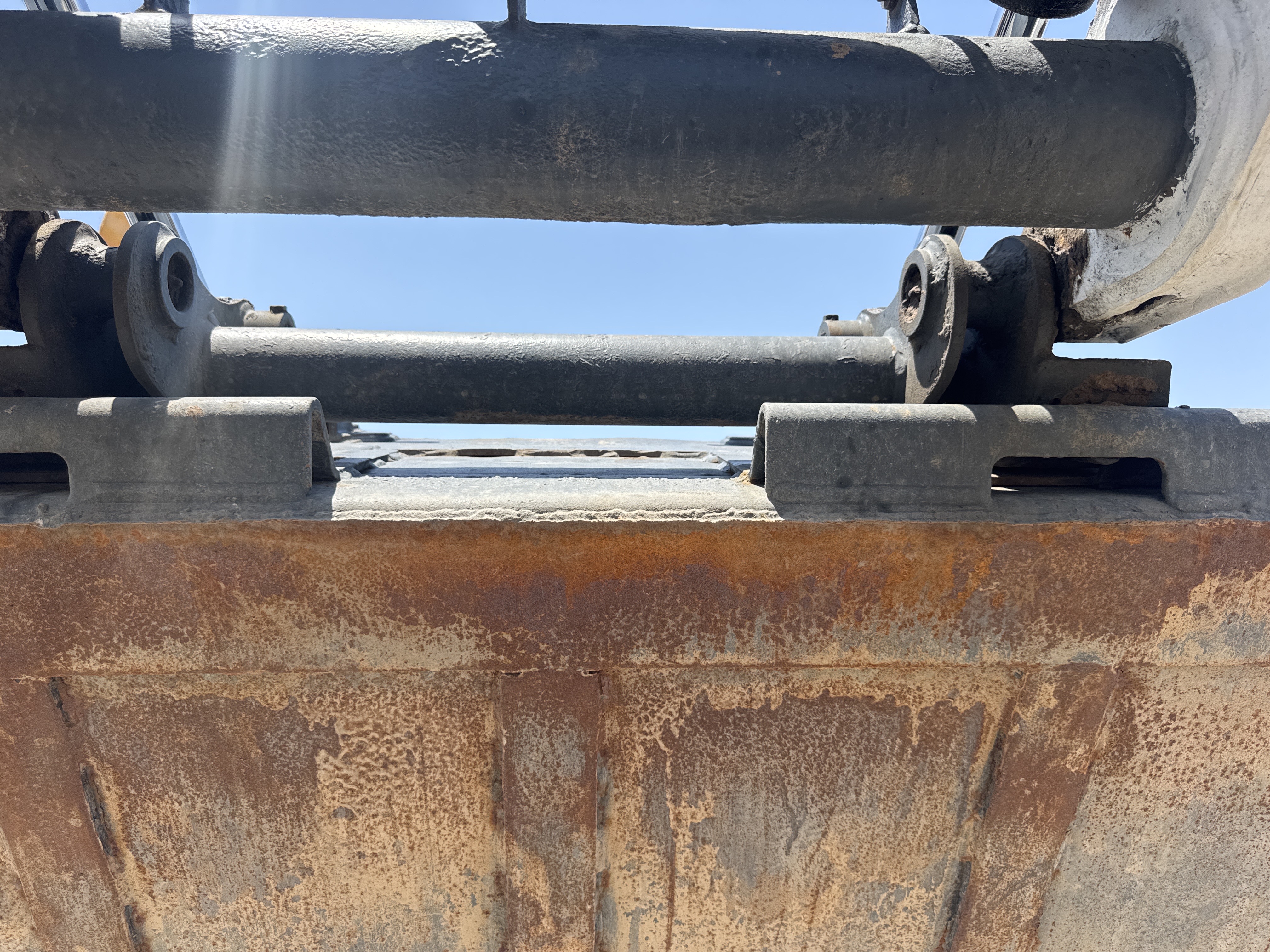 SSL-021-Bobcat-S510-Skid-steer-loaders-inspection-Chassis-Pins-and-bushings-lift-arm-to-bucket-1