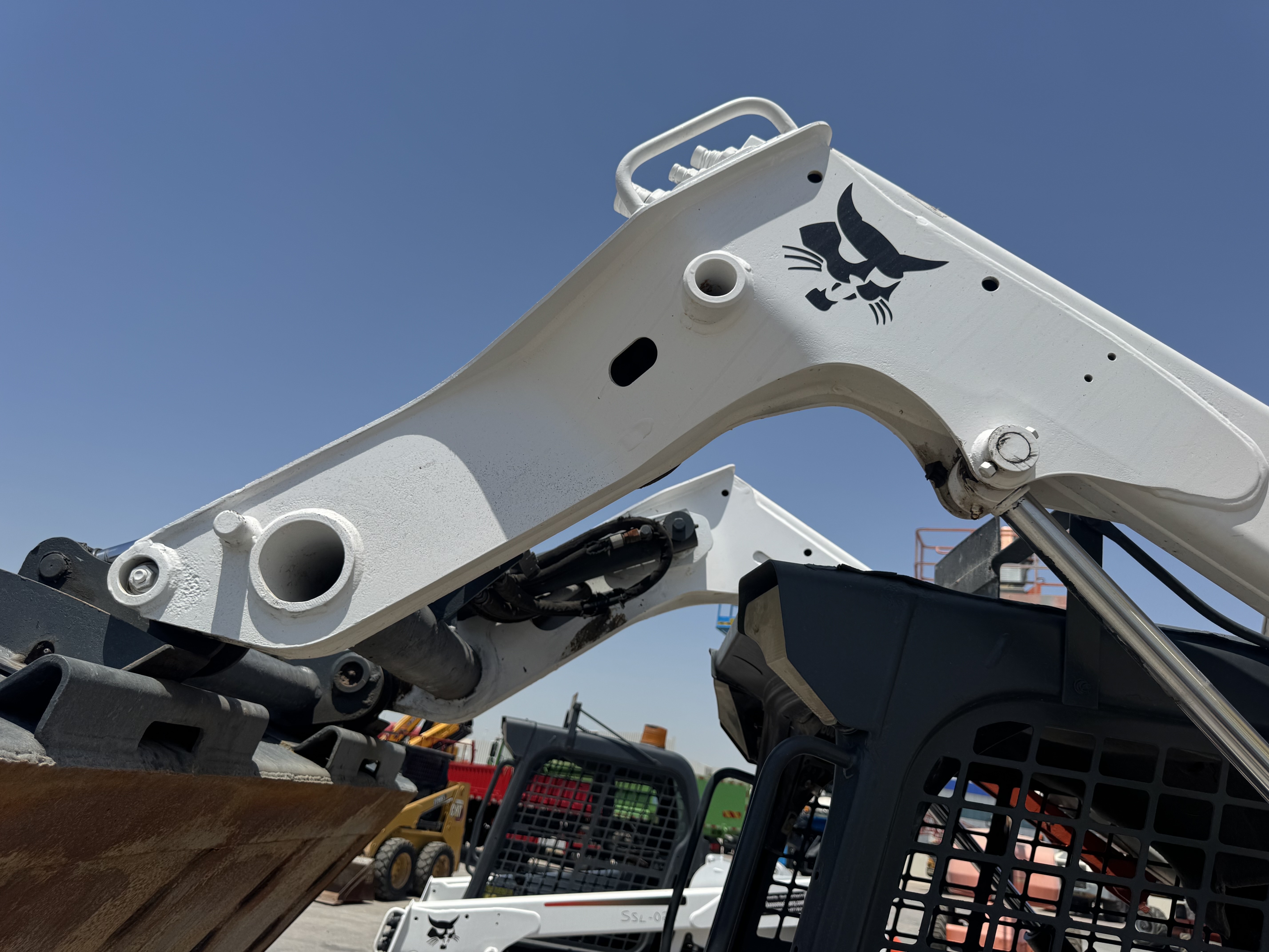 SSL-021-Bobcat-S510-Skid-steer-loaders-inspection-Hydraulics-Lift-arm-1