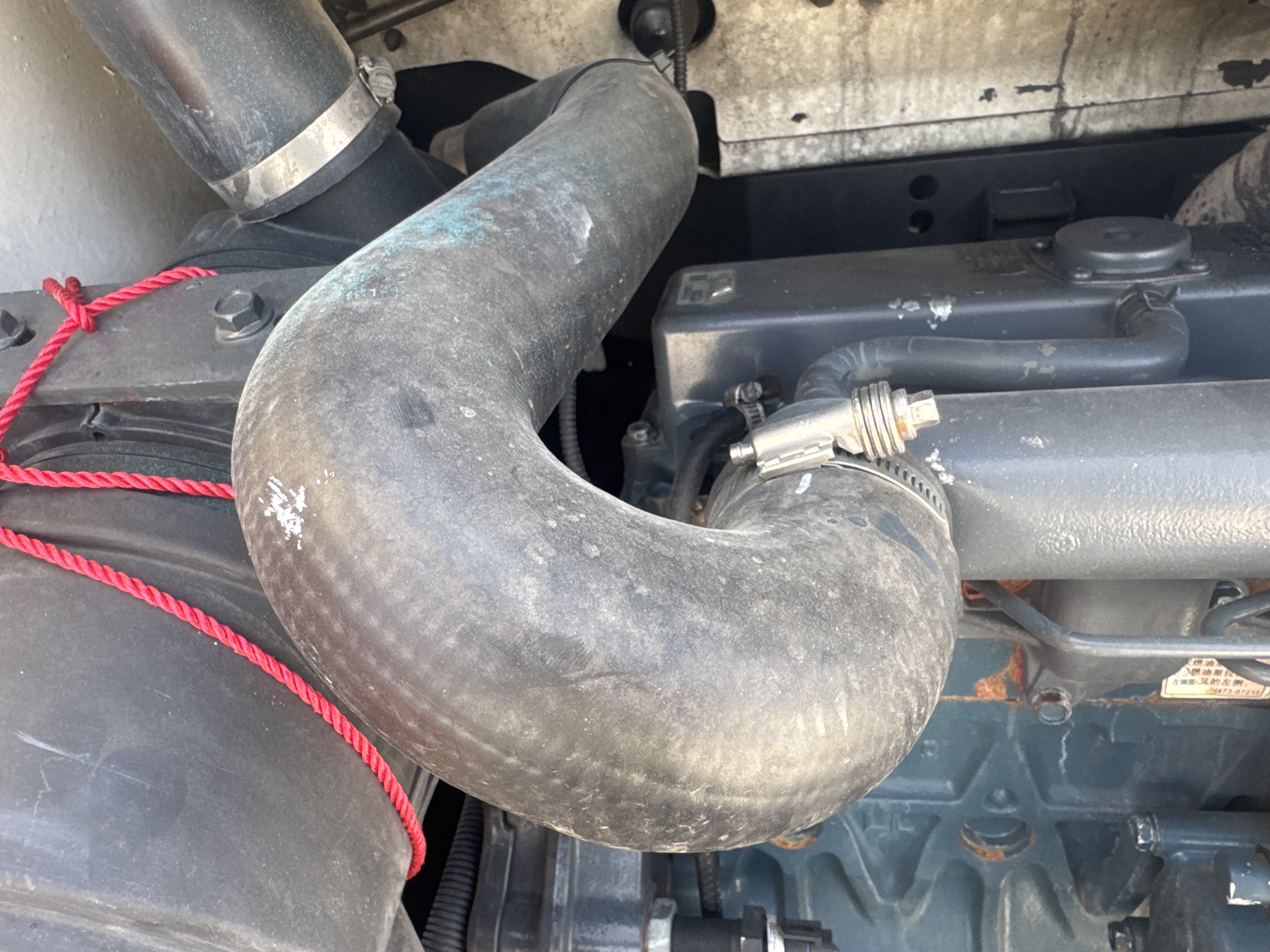 SSL-021-Bobcat-S510-Skid-steer-loaders-inspection-Engine-Hoses-1