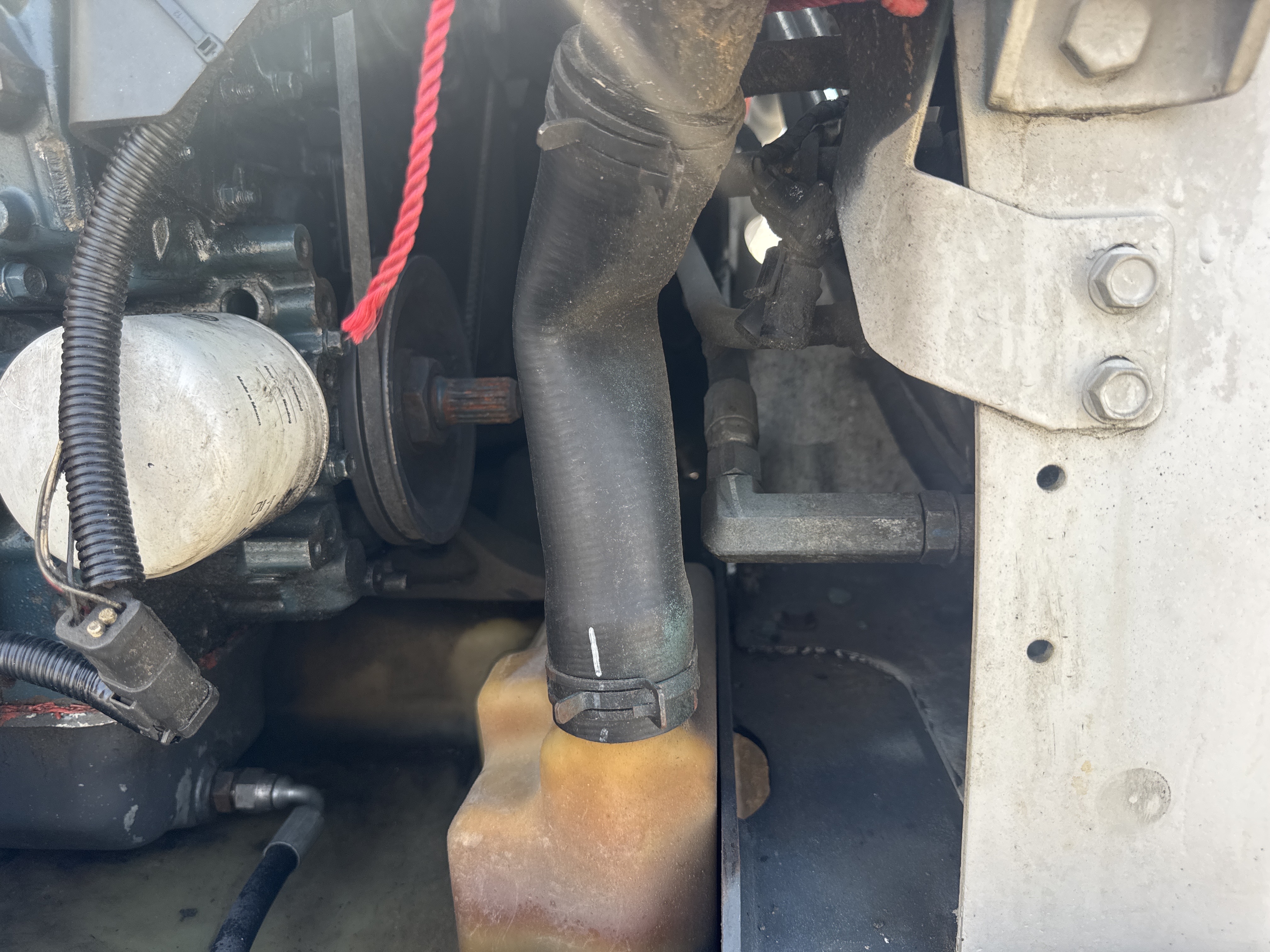 SSL-021-Bobcat-S510-Skid-steer-loaders-inspection-Engine-Fuel-tank-1