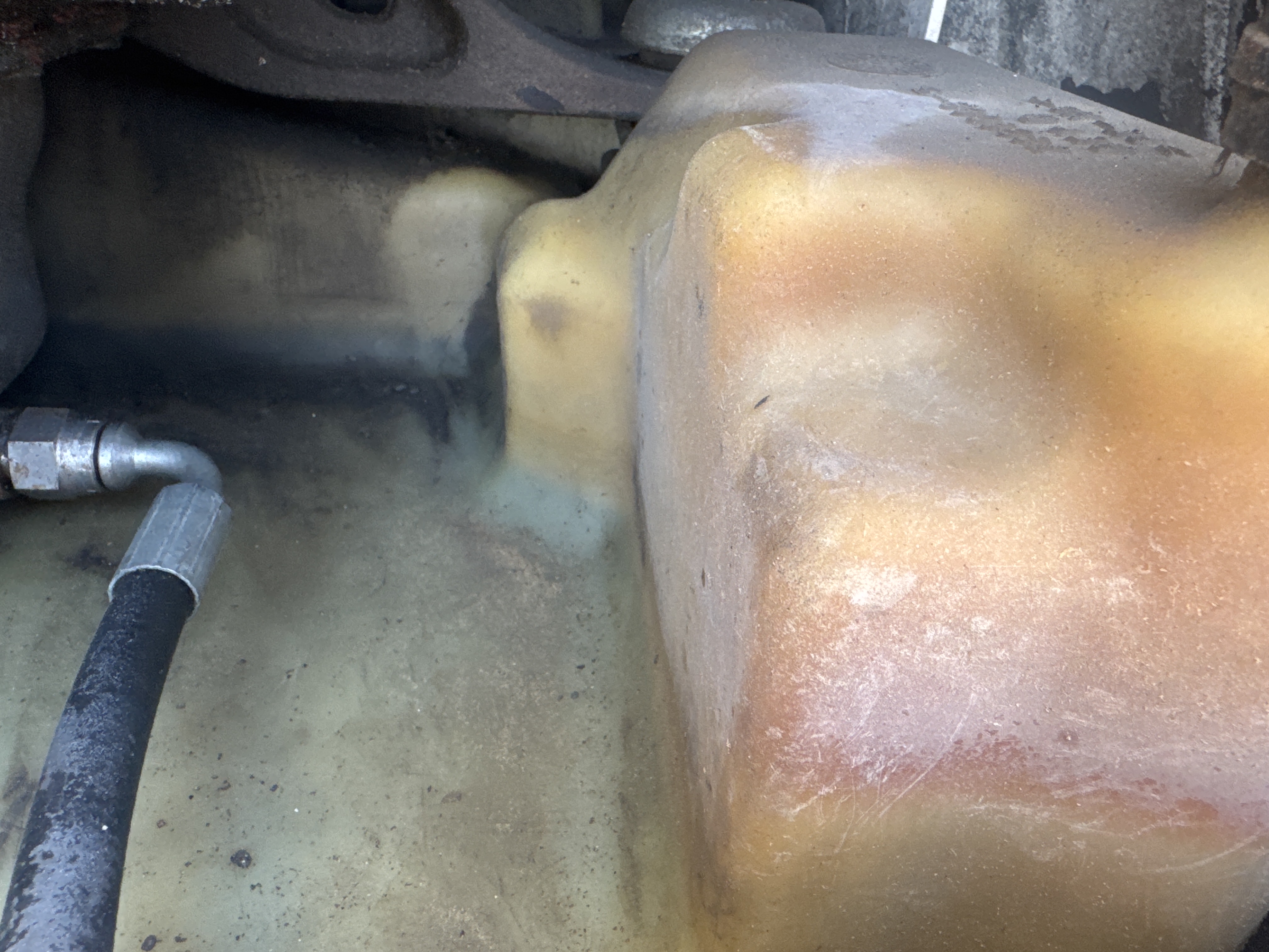 SSL-021-Bobcat-S510-Skid-steer-loaders-inspection-Engine-Fuel-tank-1