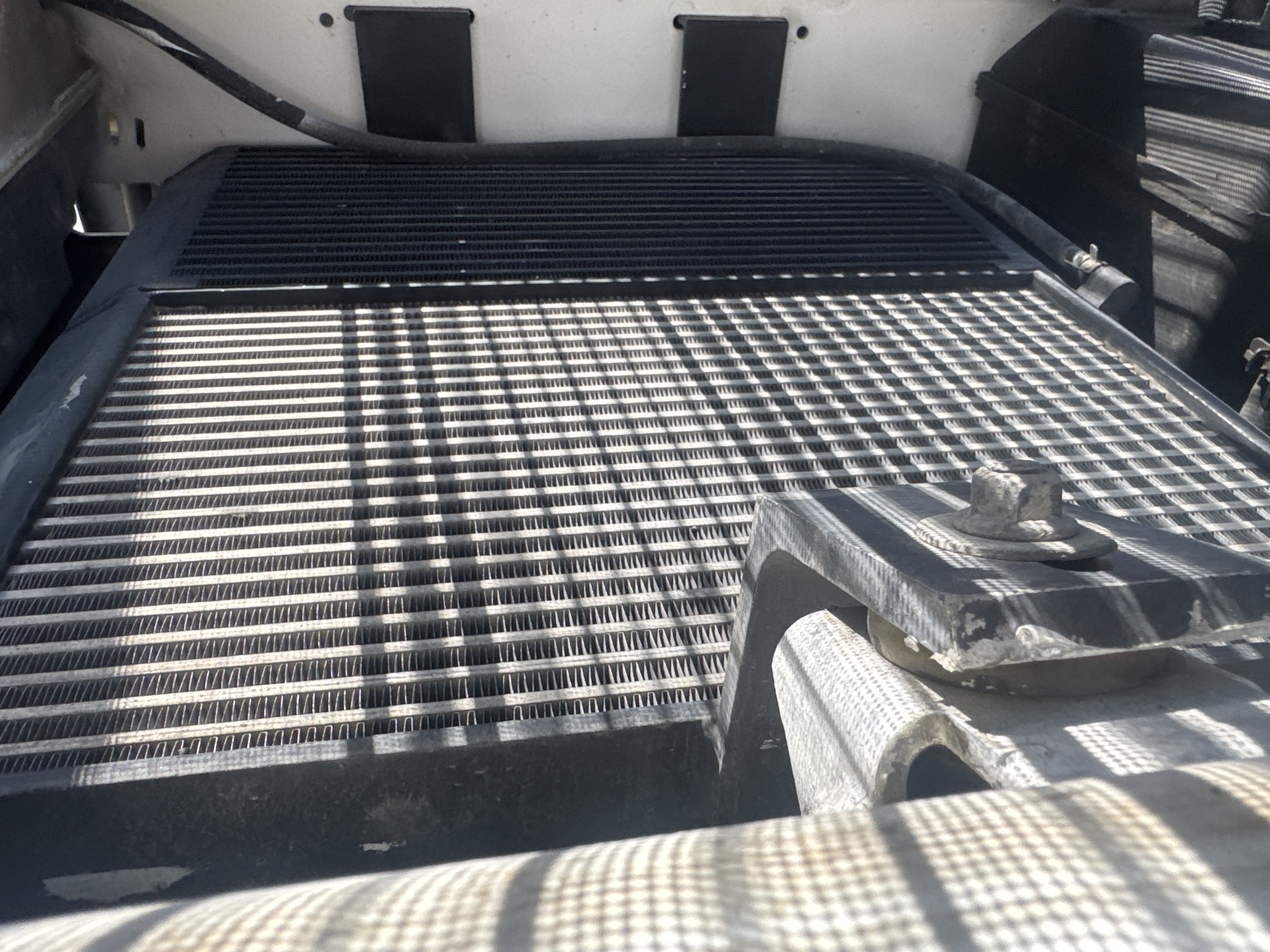 SSL-021-Bobcat-S510-Skid-steer-loaders-inspection-Engine-Radiator,-oil-cooler-and-air-cooler-1