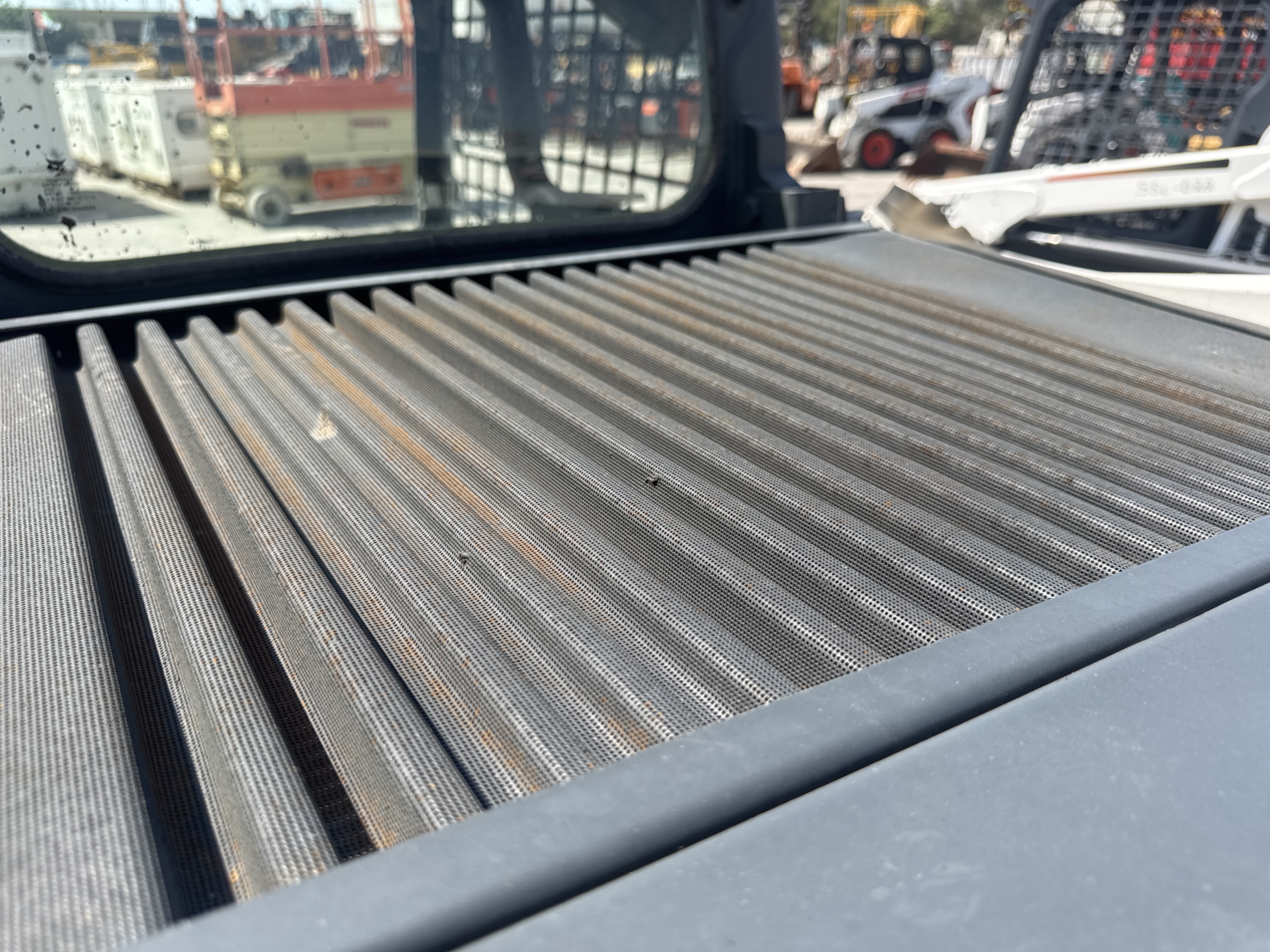 SSL-021-Bobcat-S510-Skid-steer-loaders-inspection-Engine-Radiator,-oil-cooler-and-air-cooler-1