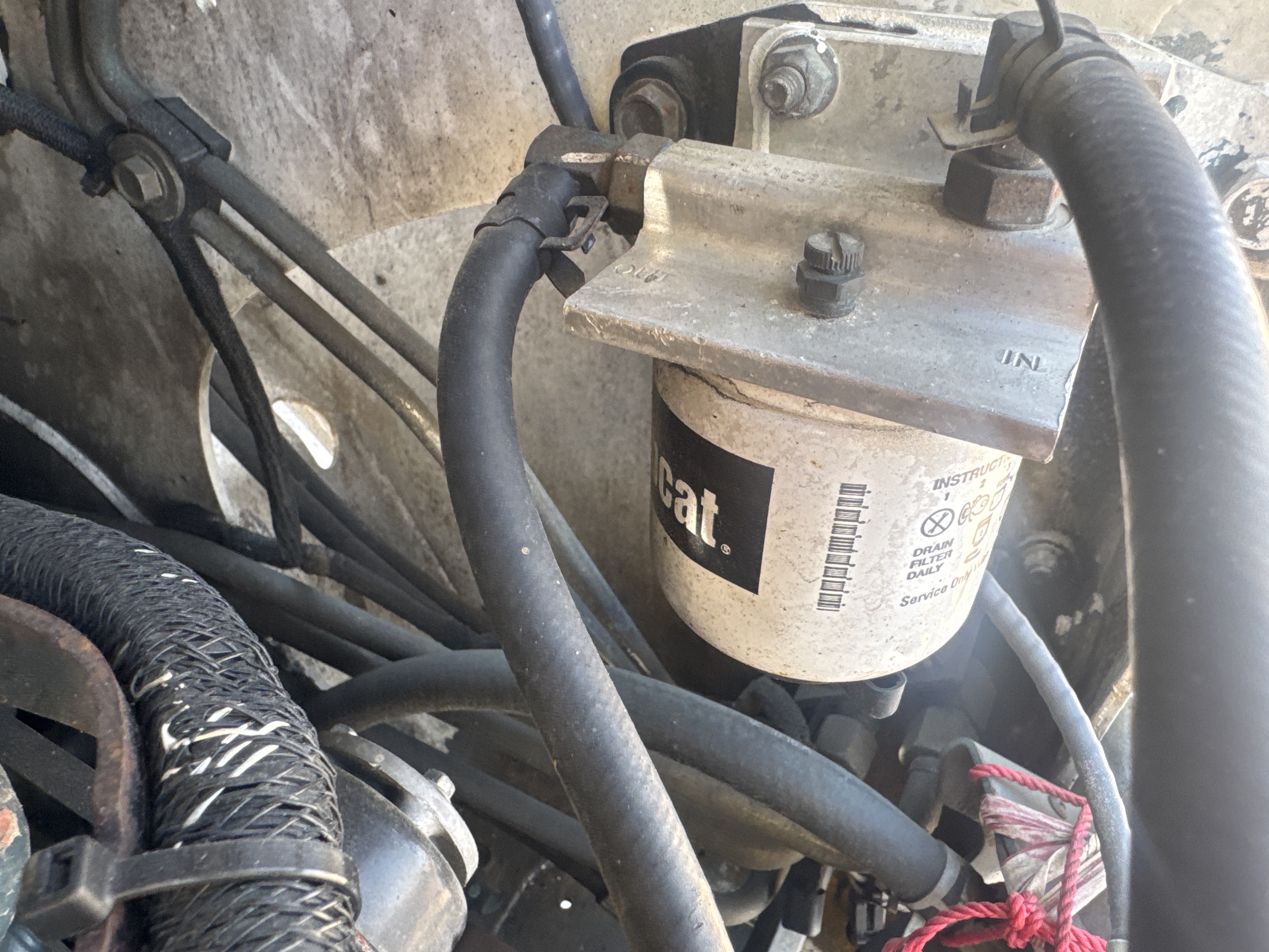 SSL-021-Bobcat-S510-Skid-steer-loaders-inspection-Engine-Fuel-leaks-1