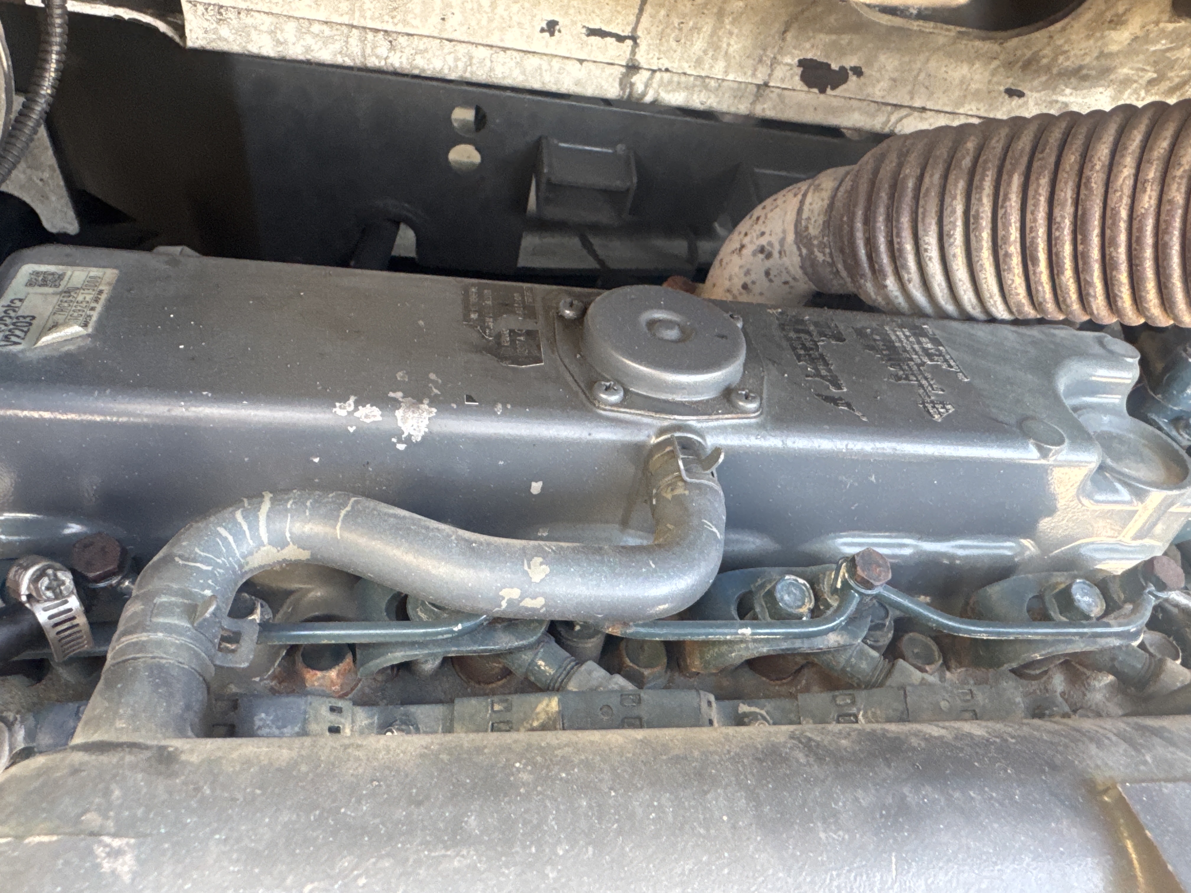 SSL-021-Bobcat-S510-Skid-steer-loaders-inspection-Engine-Engine-oil-leaks-1
