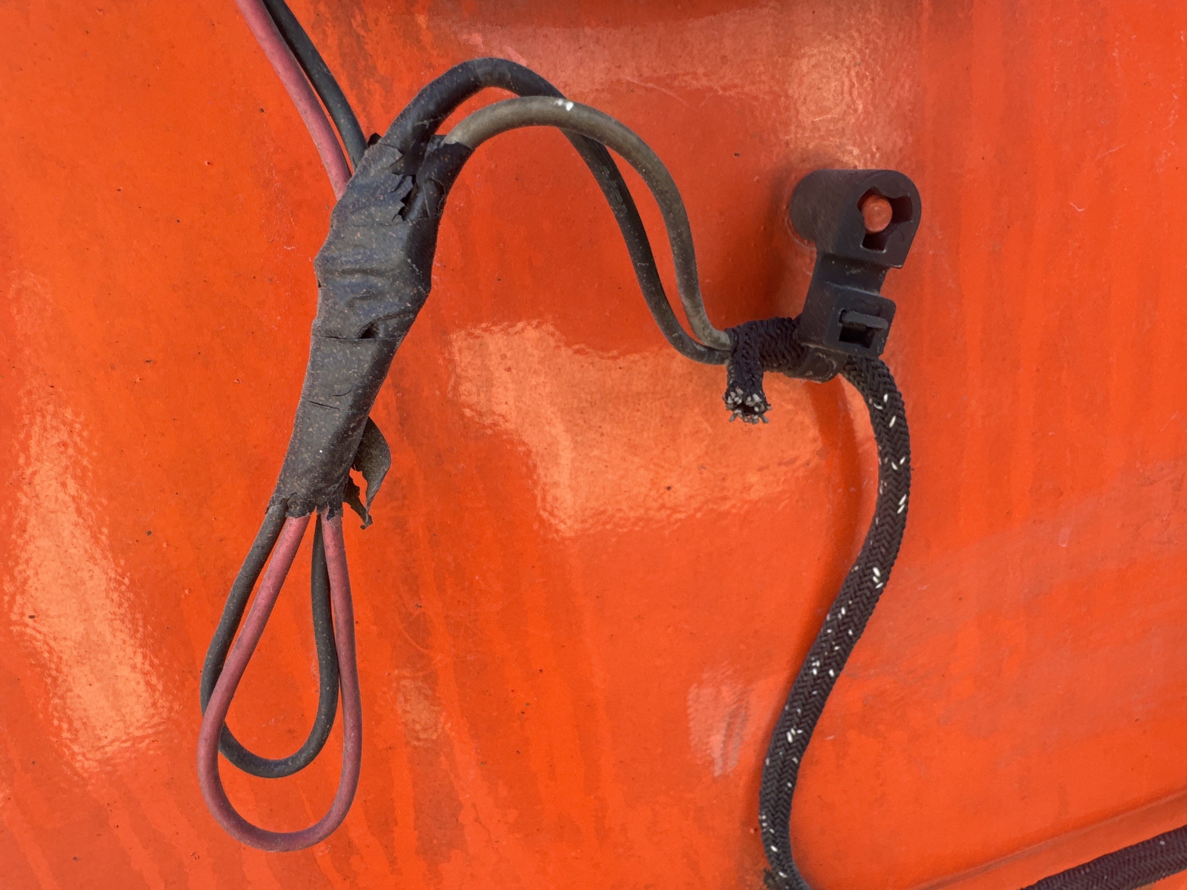 SSL-021-Bobcat-S510-Skid-steer-loaders-inspection-Electronics-Wires-1