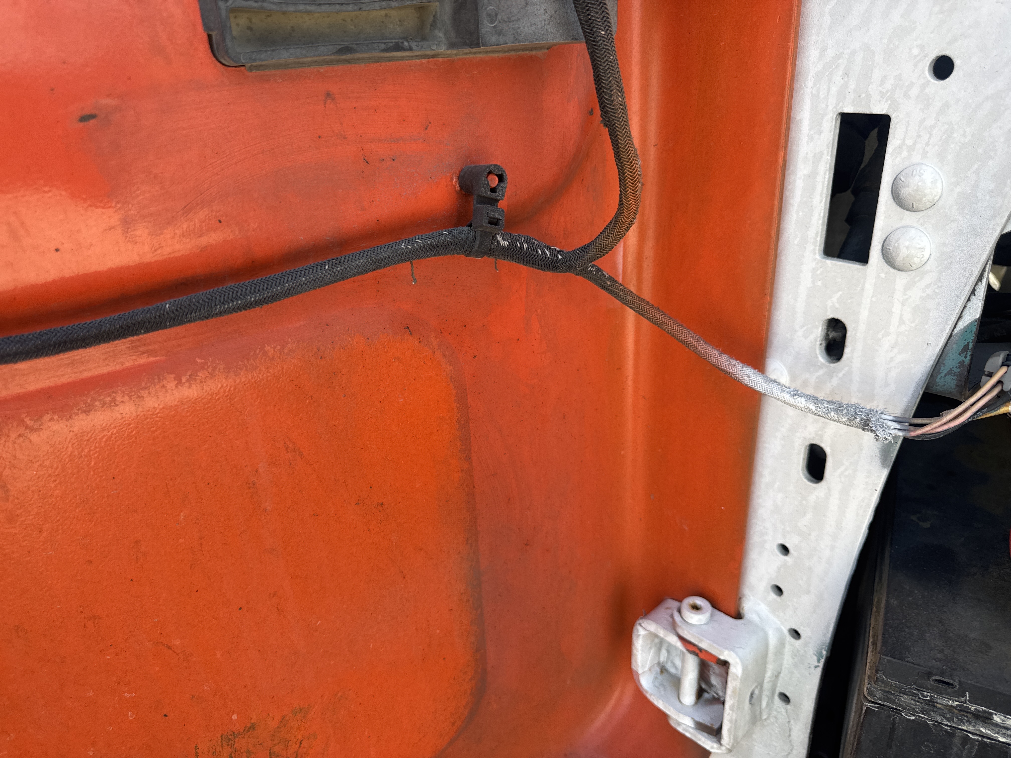 SSL-021-Bobcat-S510-Skid-steer-loaders-inspection-Electronics-Wires-1