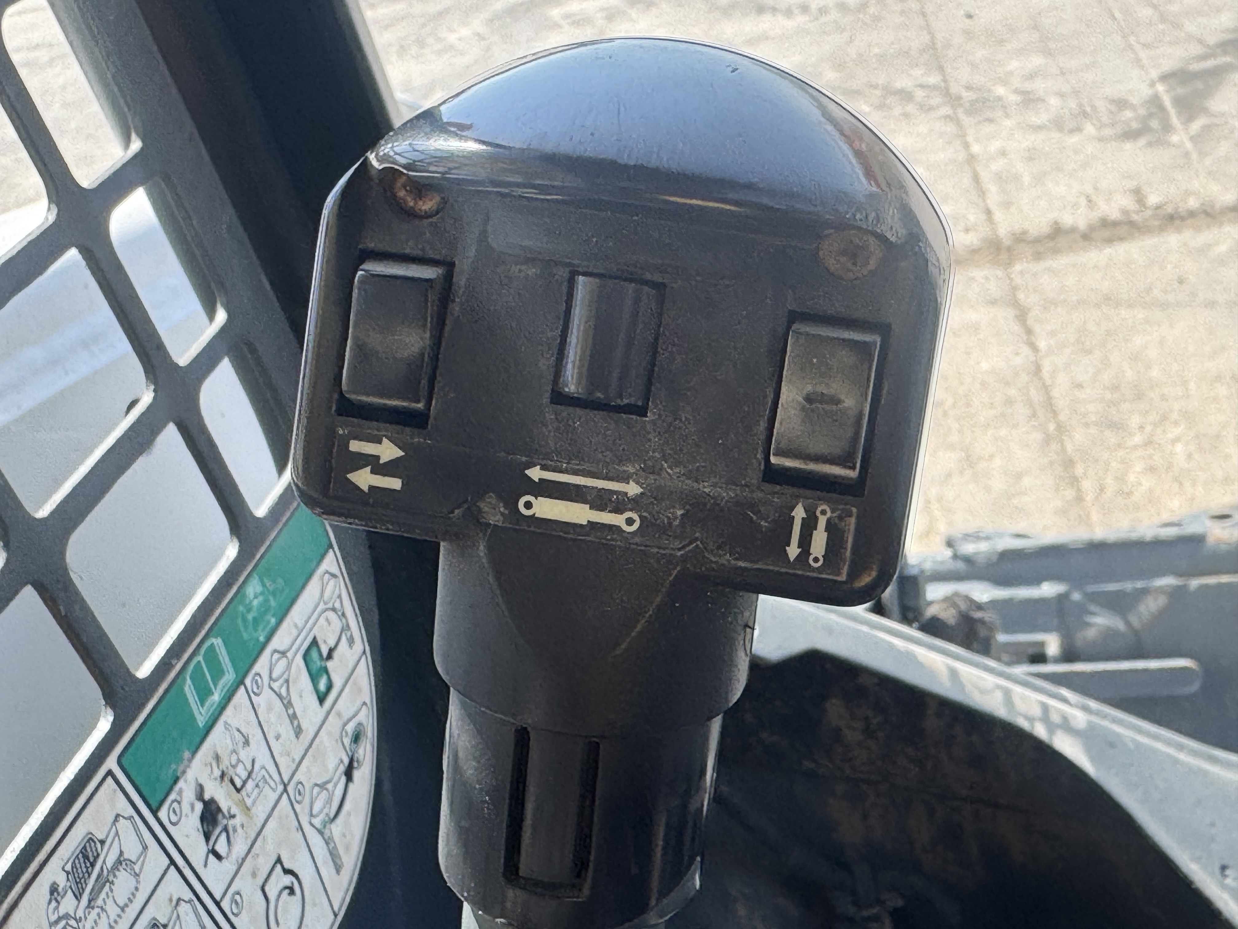 SSL-021-Bobcat-S510-Skid-steer-loaders-inspection-Cabin-Joysticks-1