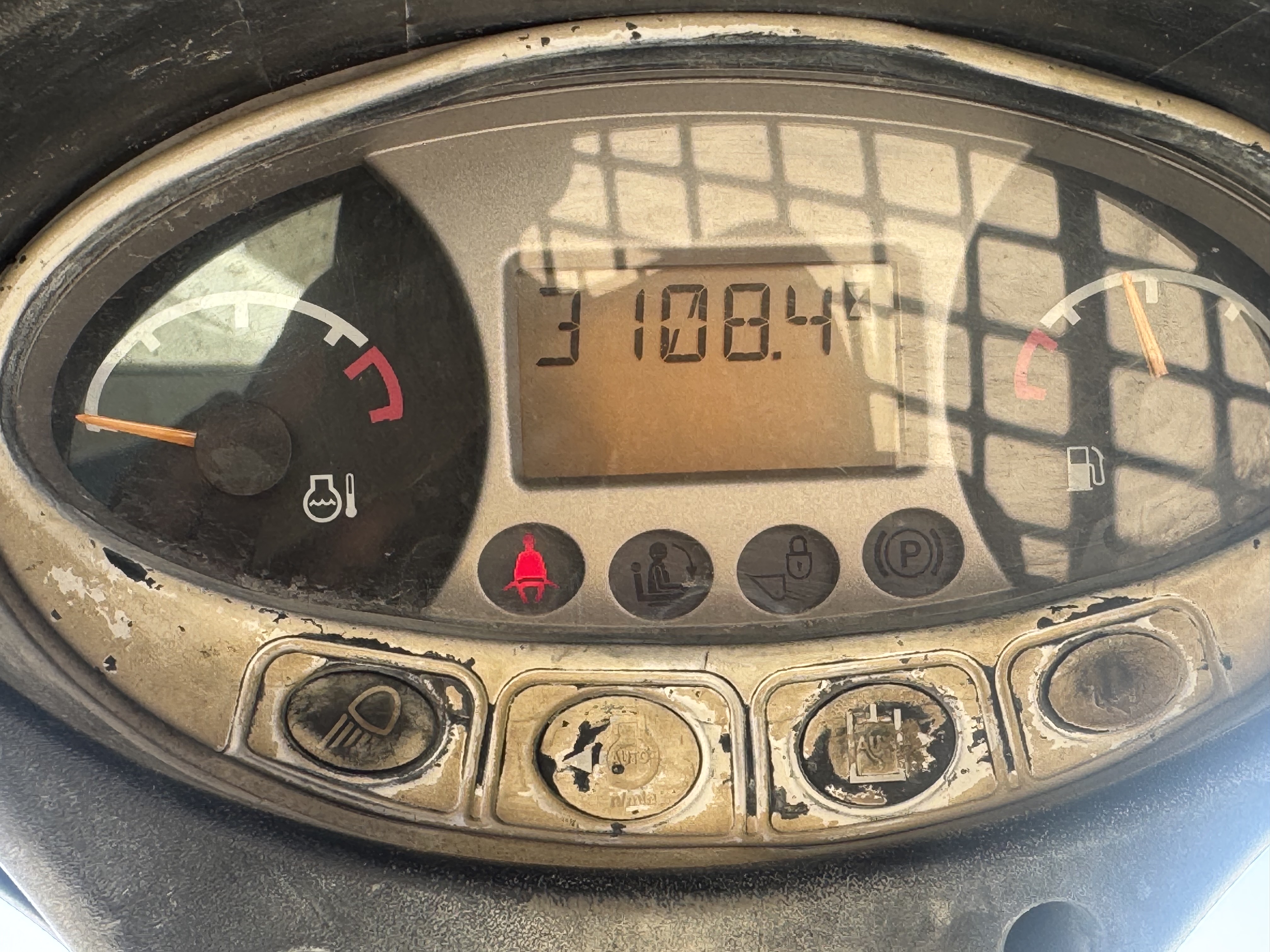 SSL-021-Bobcat-S510-Skid-steer-loaders-inspection-Cabin-Instrument-cluster-1