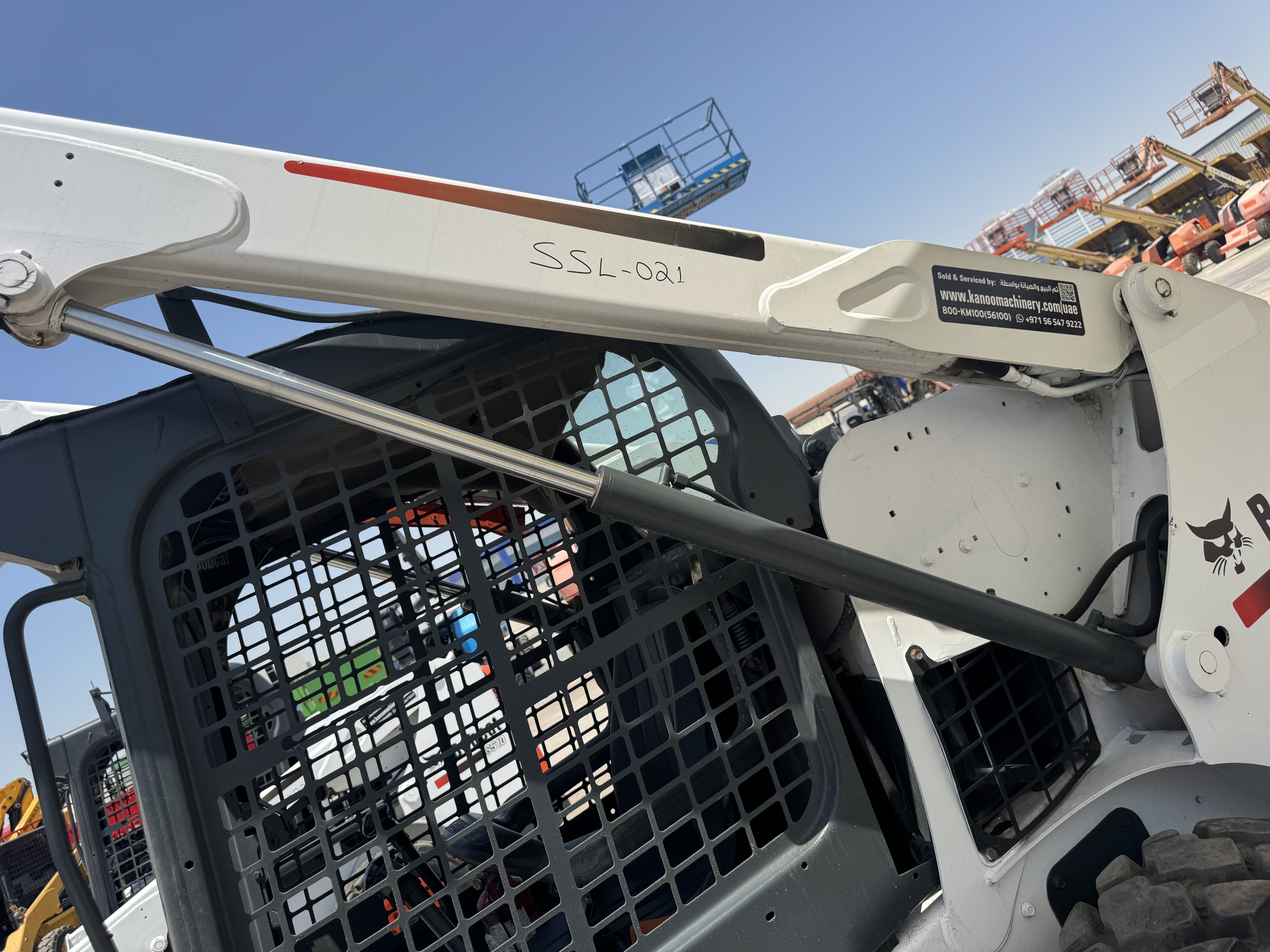 SSL-021-Bobcat-S510-Skid-steer-loaders-inspection-Hydraulics-Loader-lift-cylinder-1