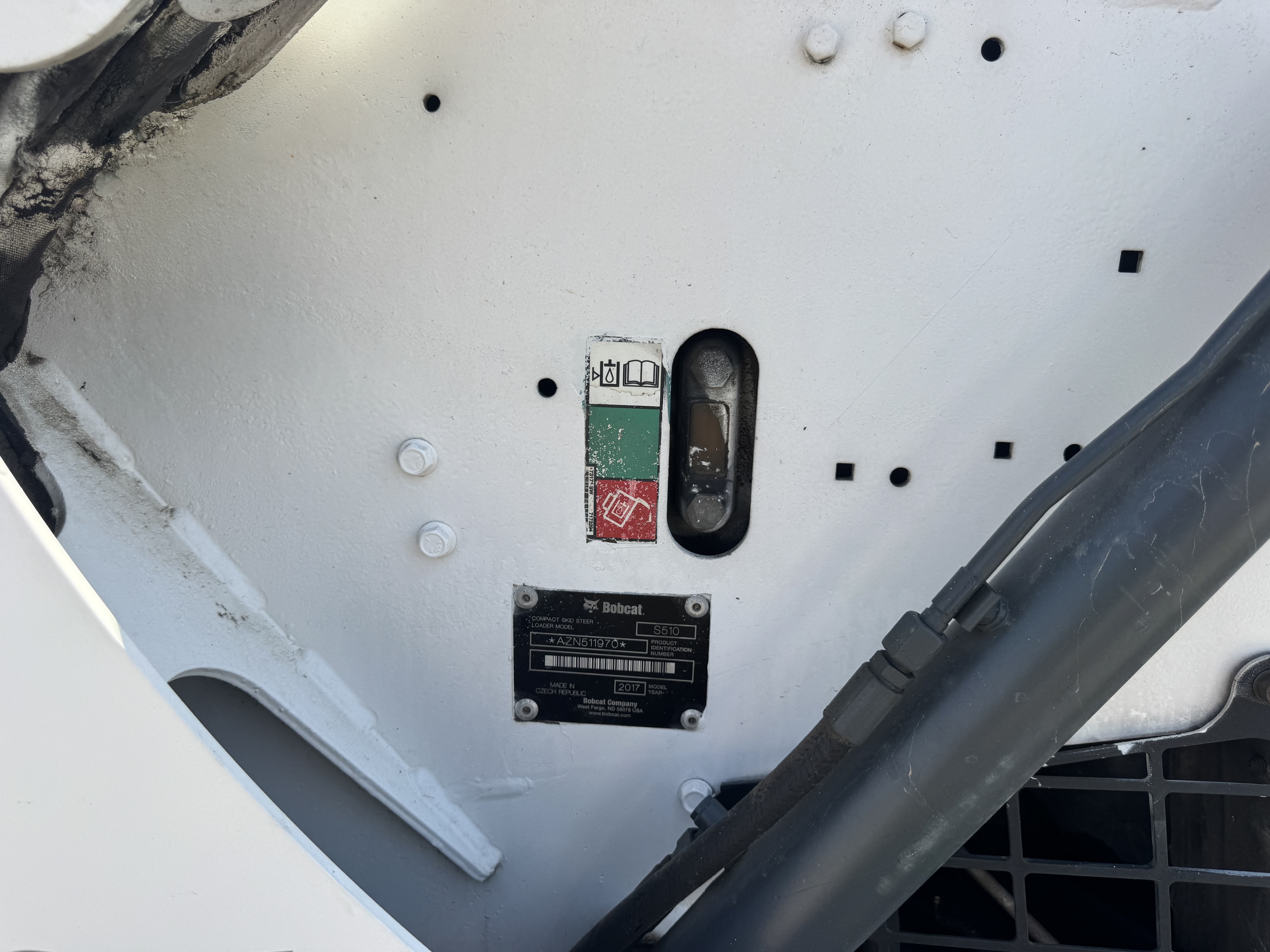 SSL-021-Bobcat-S510-Skid-steer-loaders-inspection-Hydraulics-Hydraulic-Tank-1