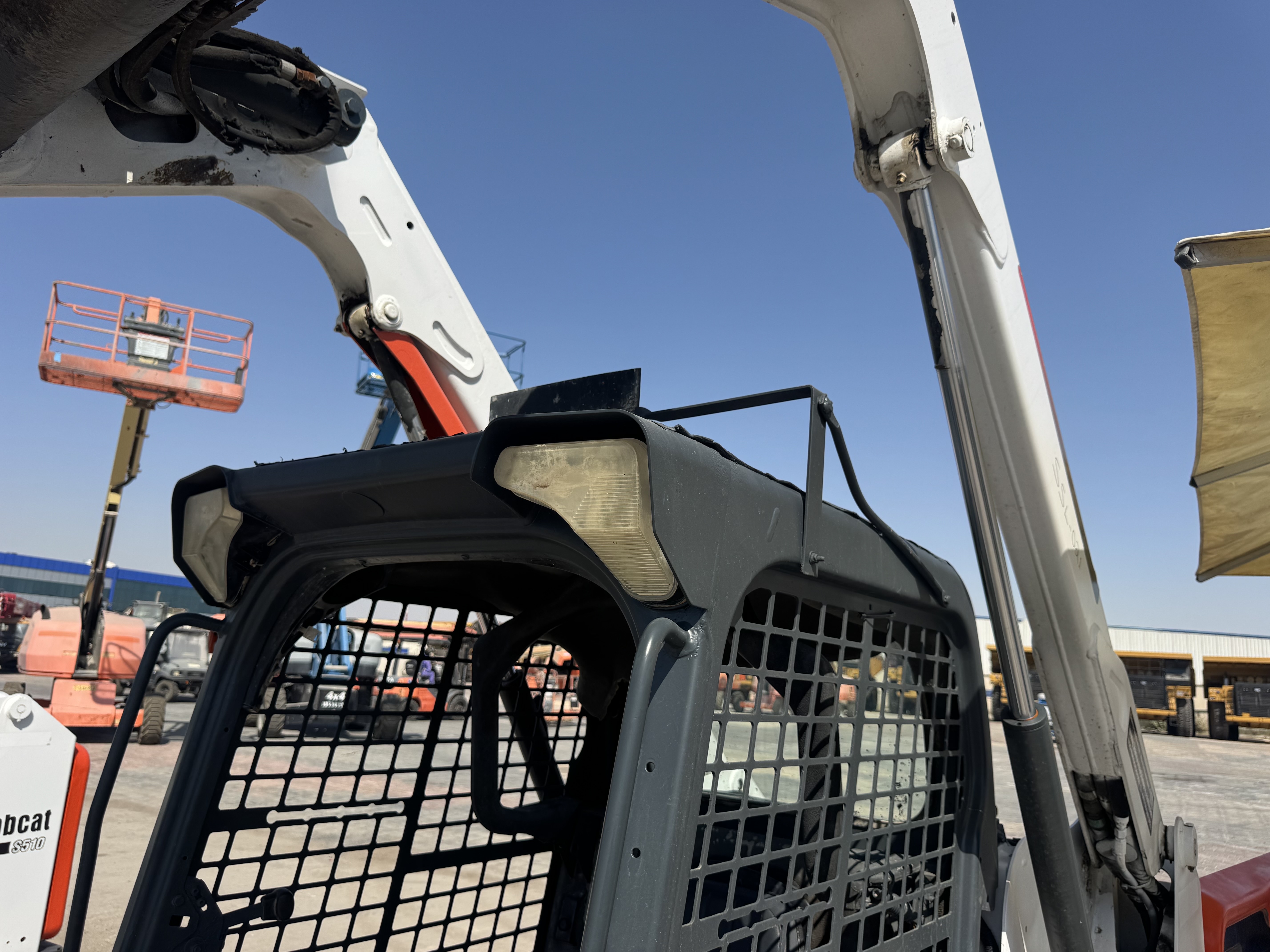 SSL-021-Bobcat-S510-Skid-steer-loaders-inspection-Safety-Rollover-protective-structure-(ROPS-/-FOPS)-4