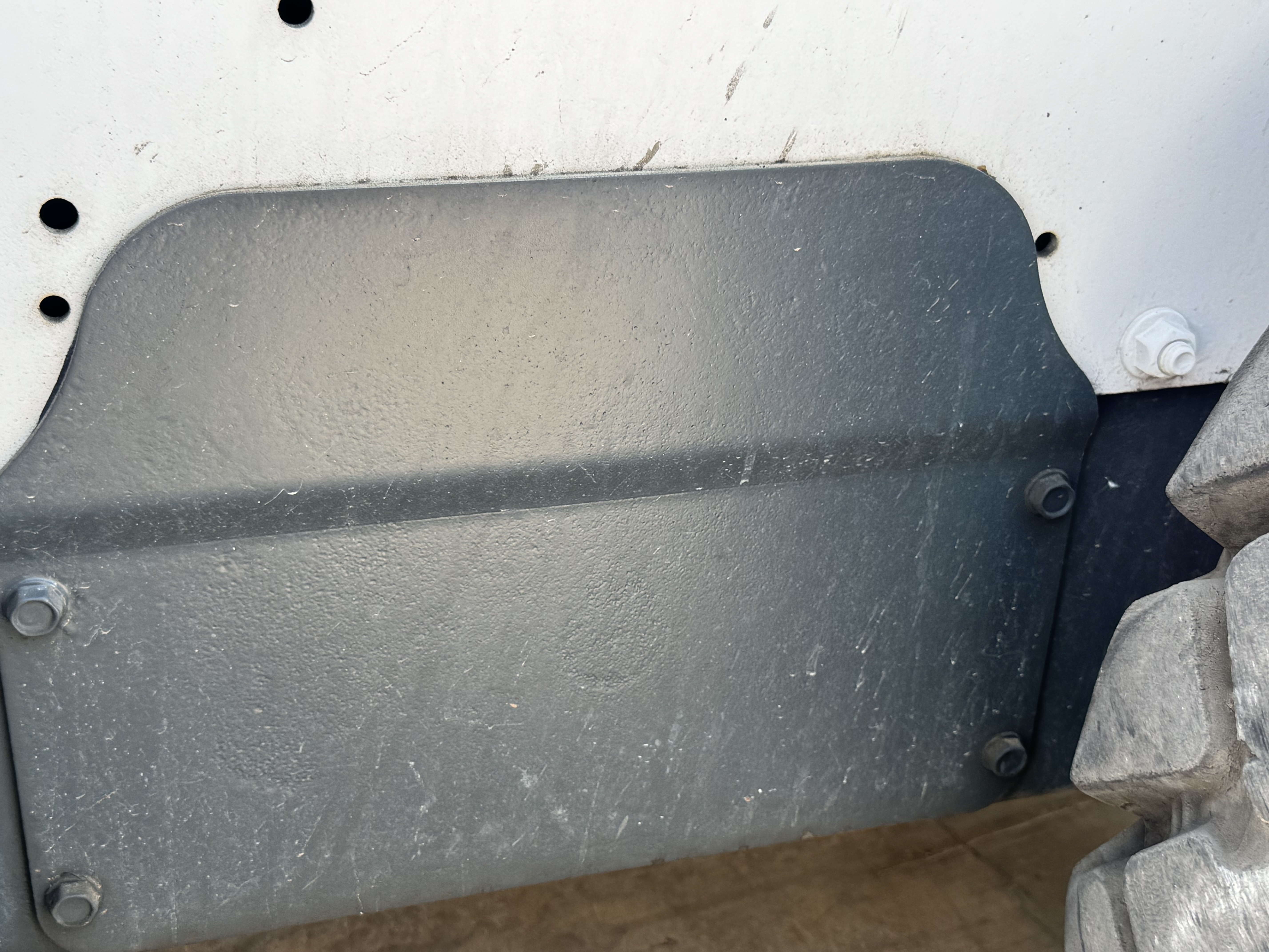 SSL-021-Bobcat-S510-Skid-steer-loaders-inspection-Structure-Sheet-metal-(fiberglass)-1