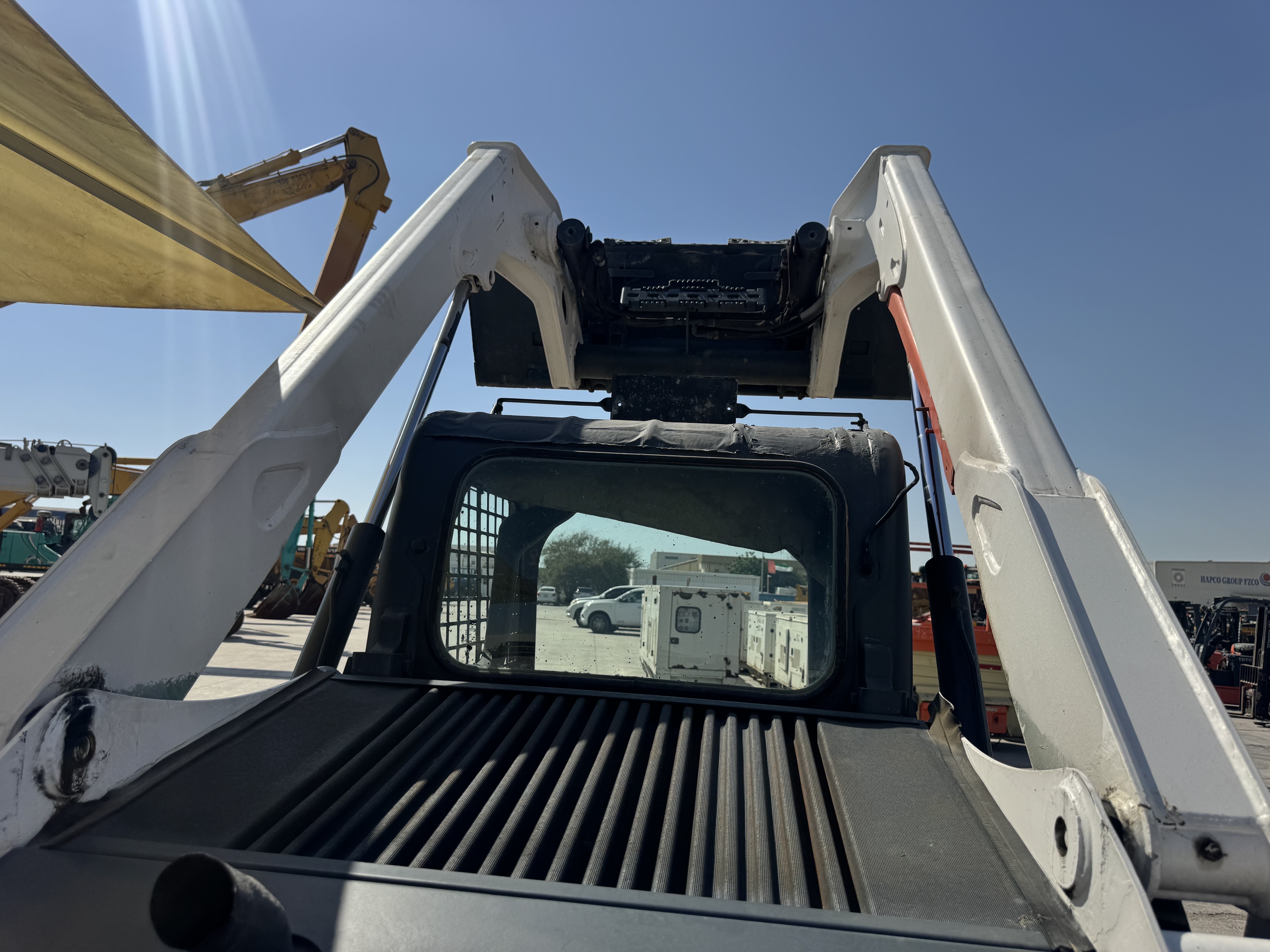 SSL-021-Bobcat-S510-Skid-steer-loaders-inspection-Structure-Sheet-metal-(fiberglass)-1