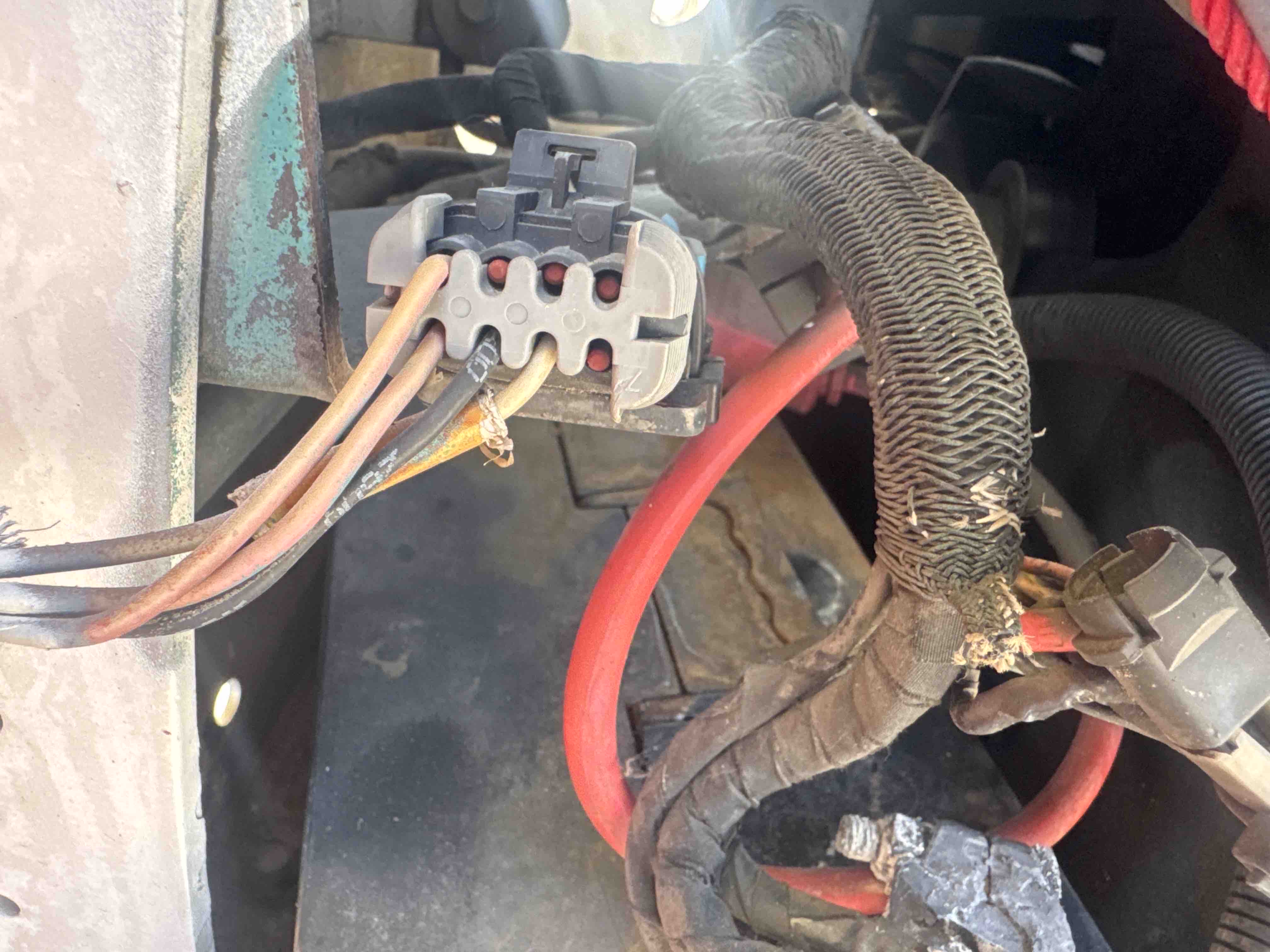SSL-021-Bobcat-S510-Skid-steer-loaders-inspection-Electronics-Main-harness-1