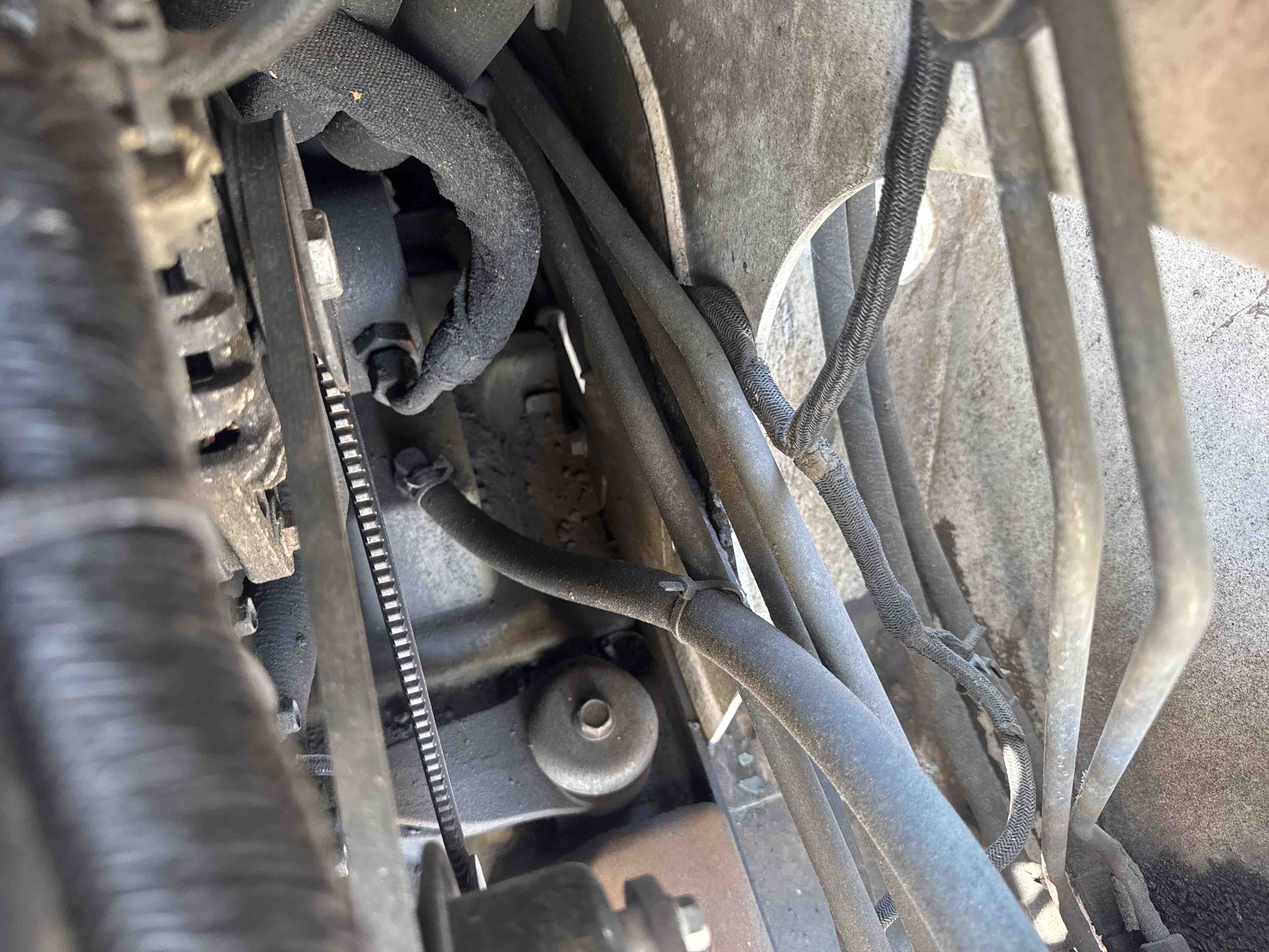 SSL-021-Bobcat-S510-Skid-steer-loaders-inspection-Engine-Belts-1