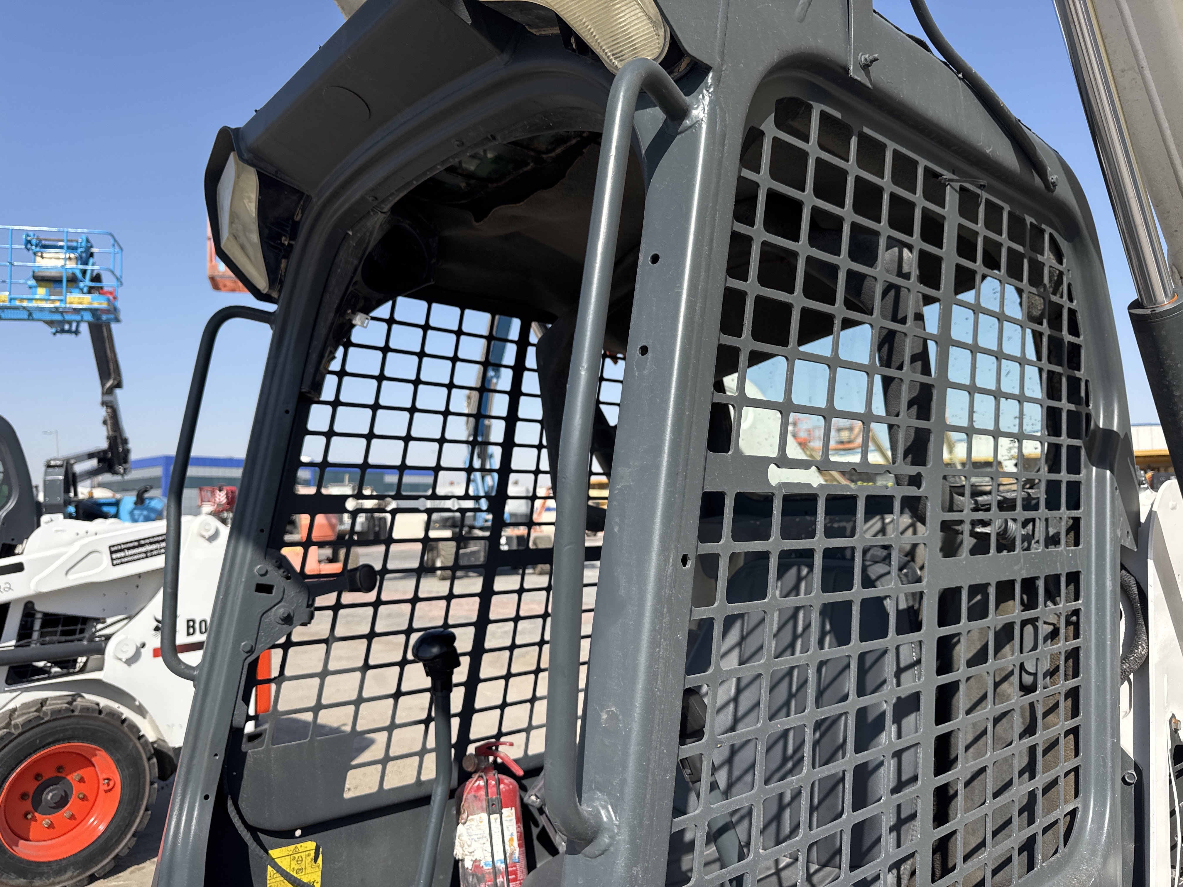 SSL-021-Bobcat-S510-Skid-steer-loaders-inspection-Structure-Handrails-1