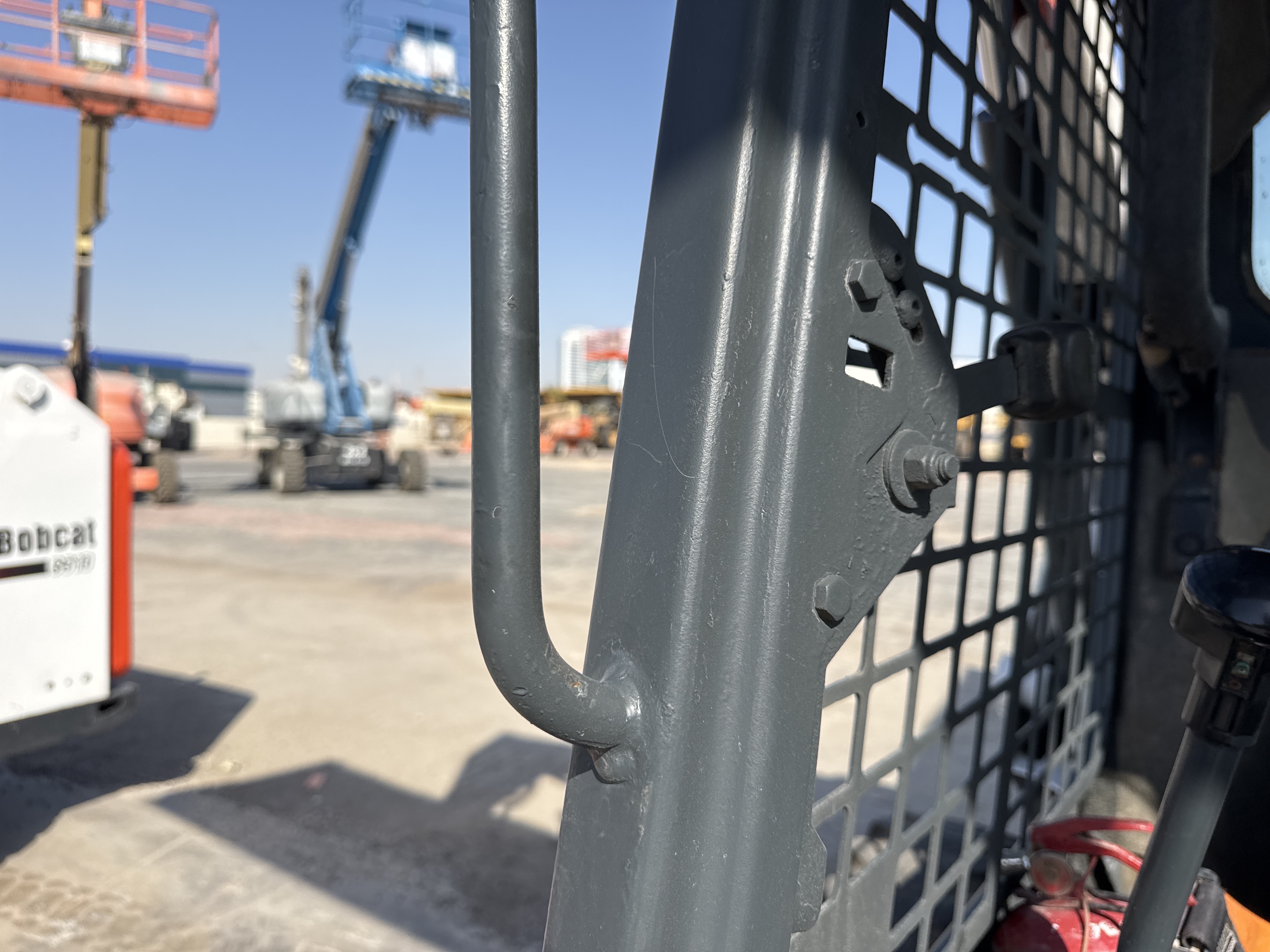 SSL-021-Bobcat-S510-Skid-steer-loaders-inspection-Structure-Handrails-1