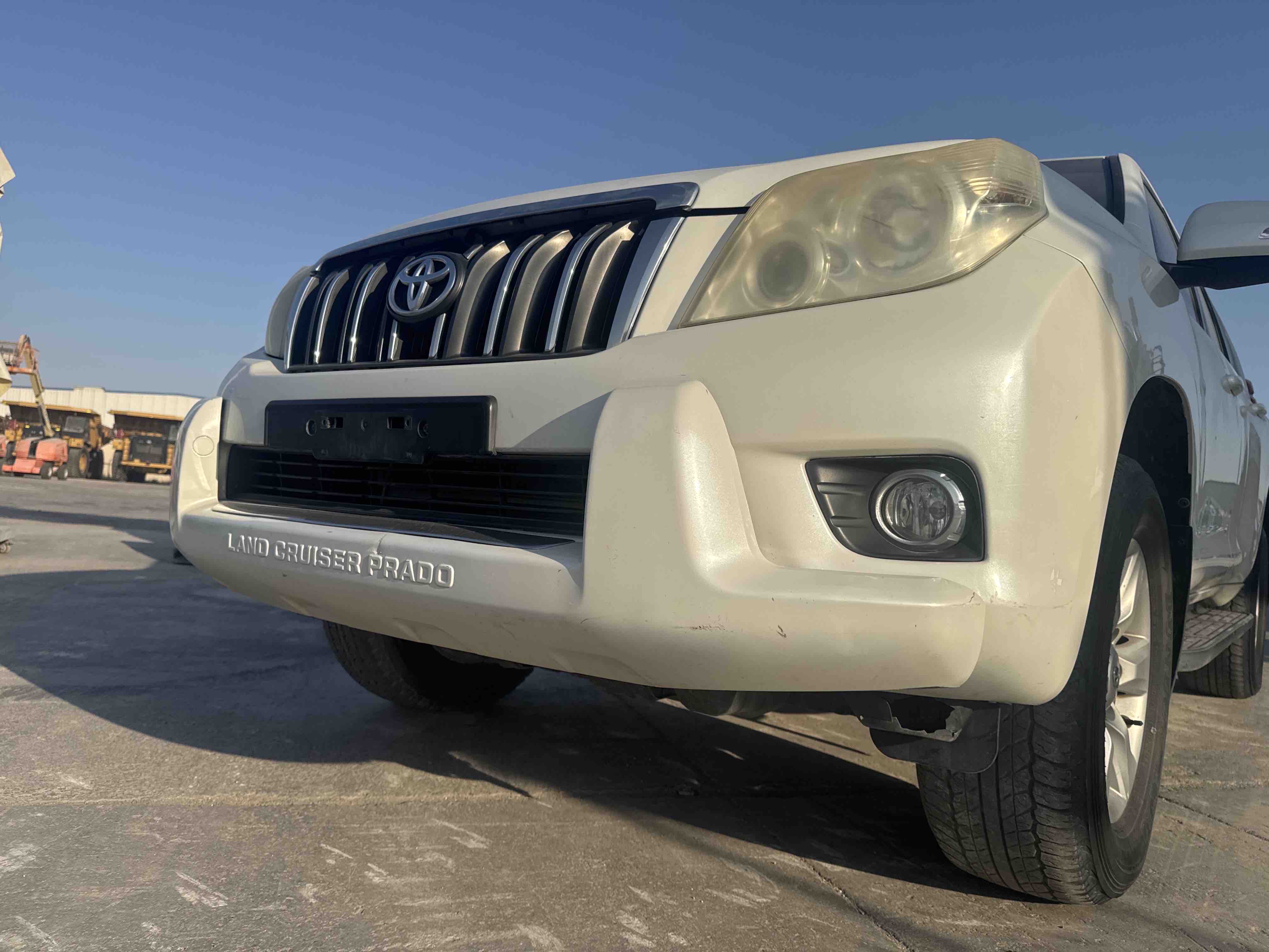 SUV-003-تويوتا-Land-Cruiser-Prado-المركبات-الرياضية-فحص-صور-خار-جية-الشبكة-الأمامية-والمصد-1