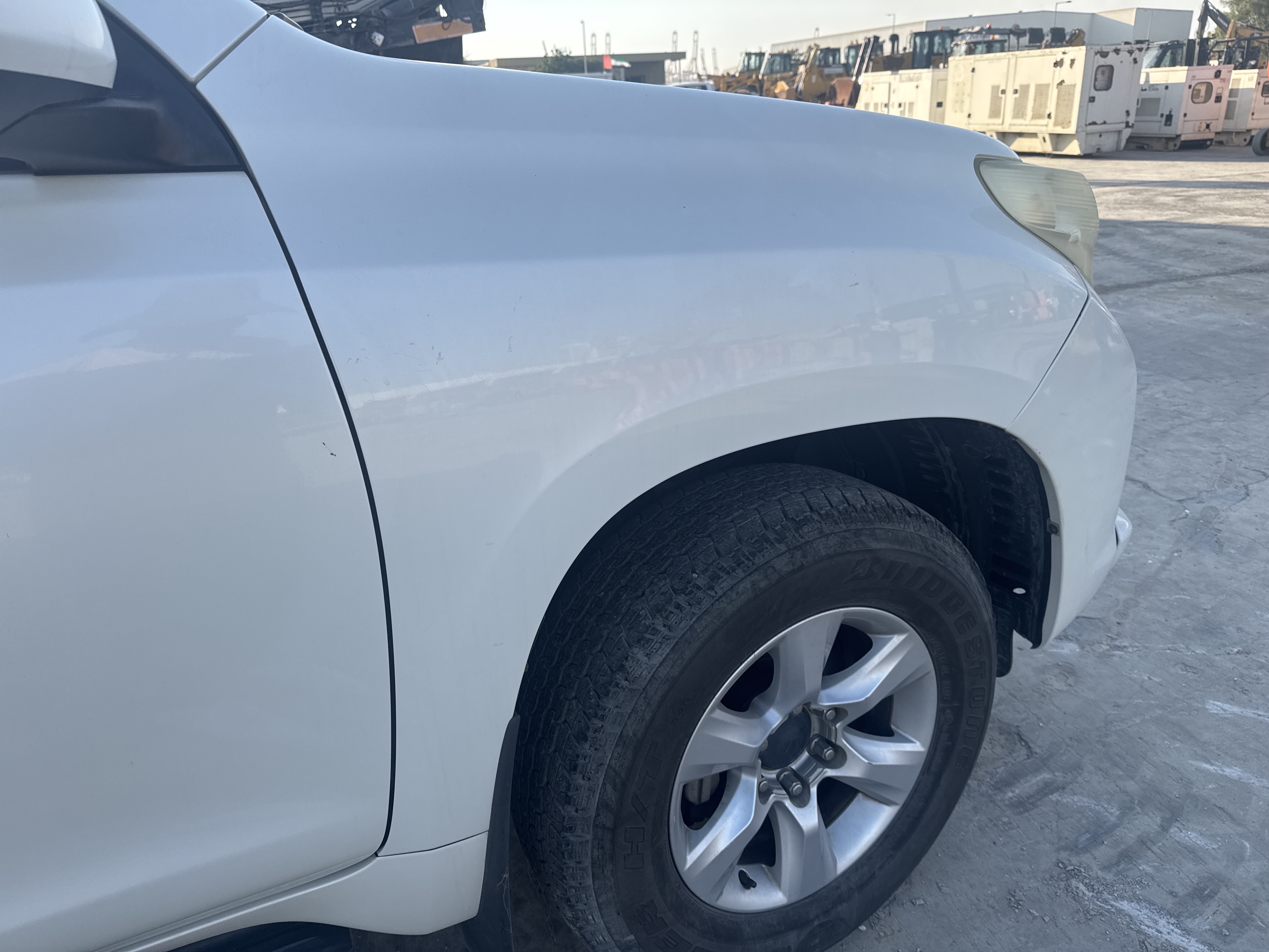 SUV-003-تويوتا-Land-Cruiser-Prado-المركبات-الرياضية-فحص-صور-خار-جية-الرفرف-الأمامي-الأيسر-1