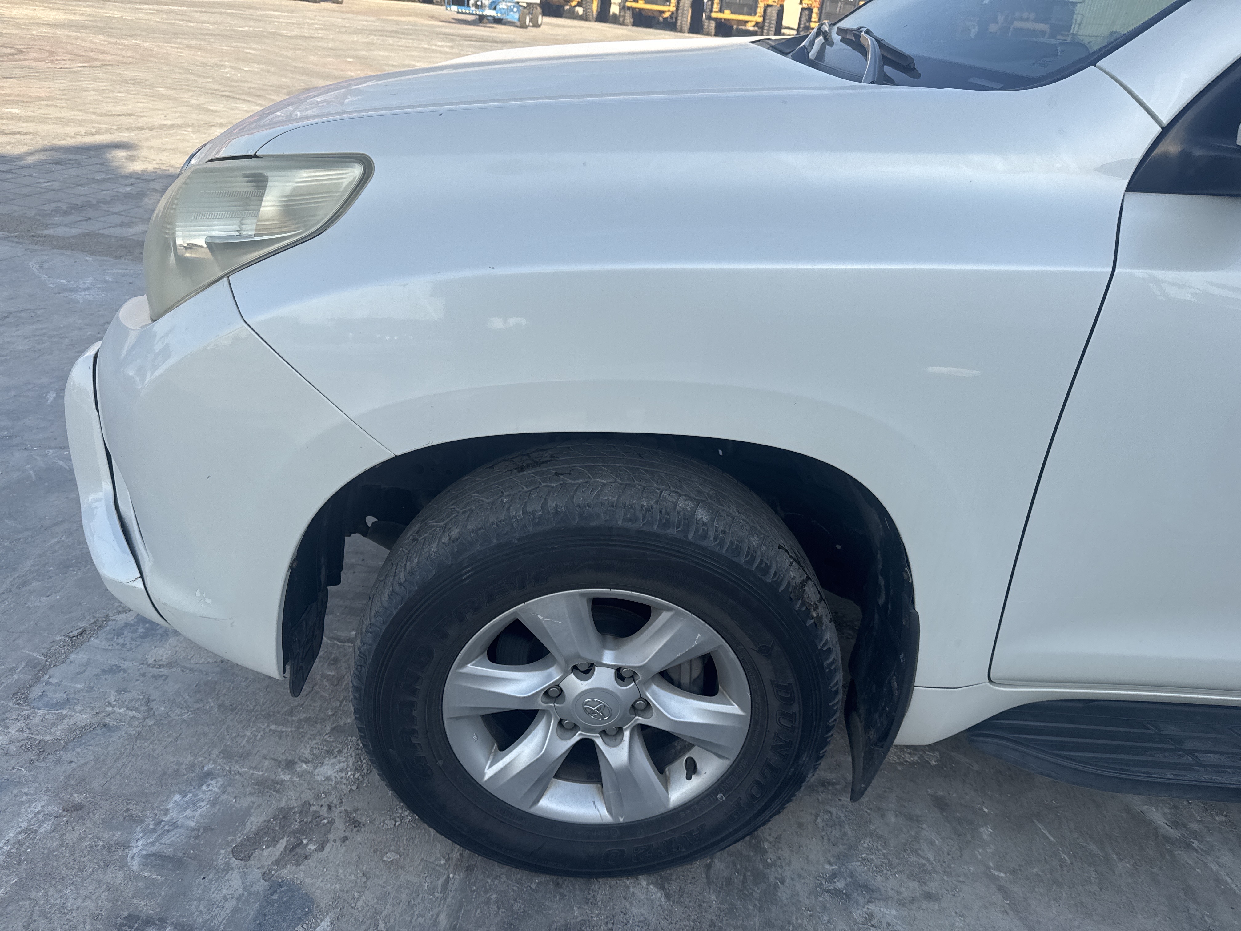 SUV-003-تويوتا-Land-Cruiser-Prado-المركبات-الرياضية-فحص-صور-خار-جية-الرفرف-الأمامي-الأيمن-1