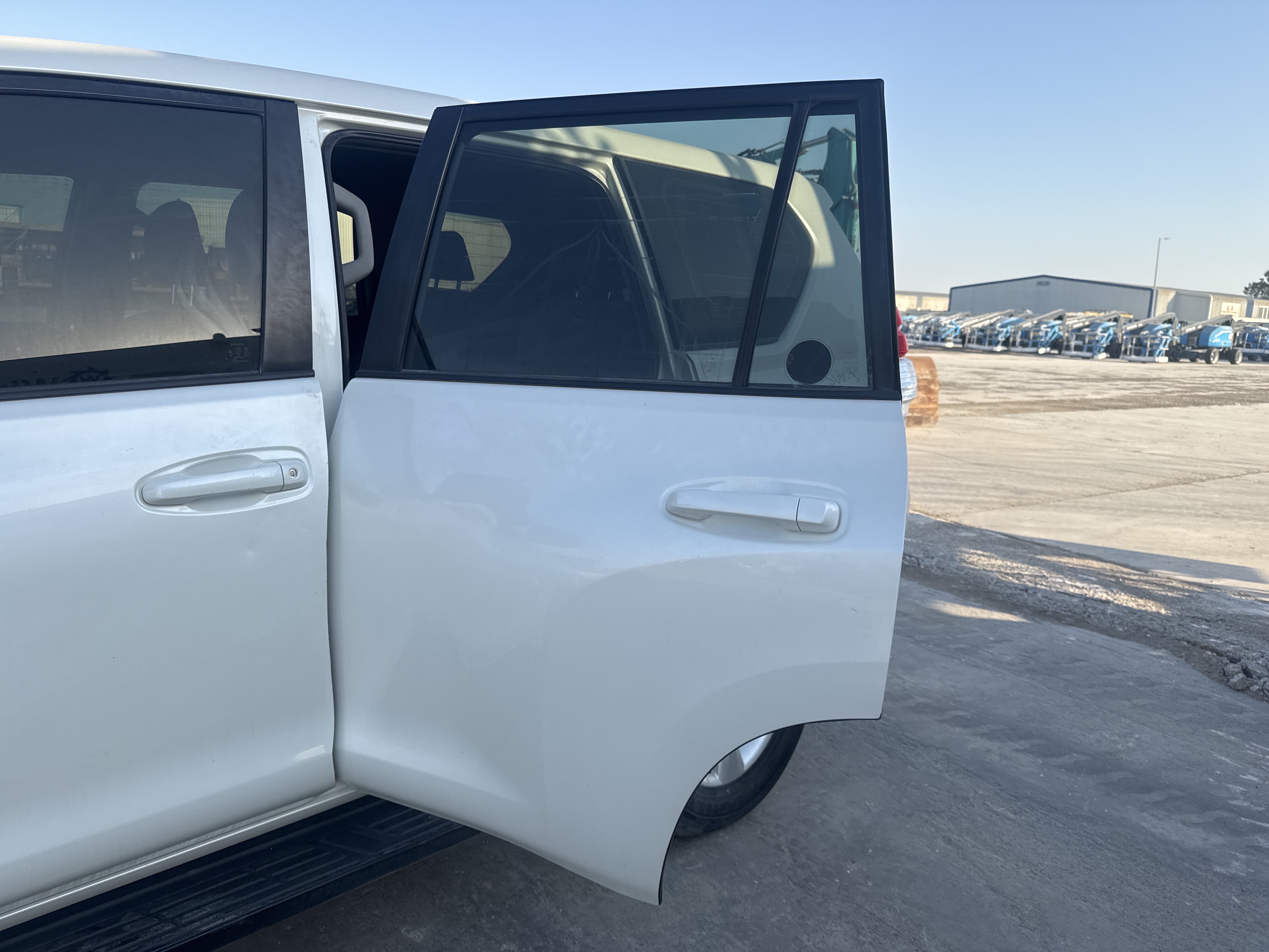 SUV-003-تويوتا-Land-Cruiser-Prado-المركبات-الرياضية-فحص-صور-خار-جية-الباب-الخلفي-الأيسر-1