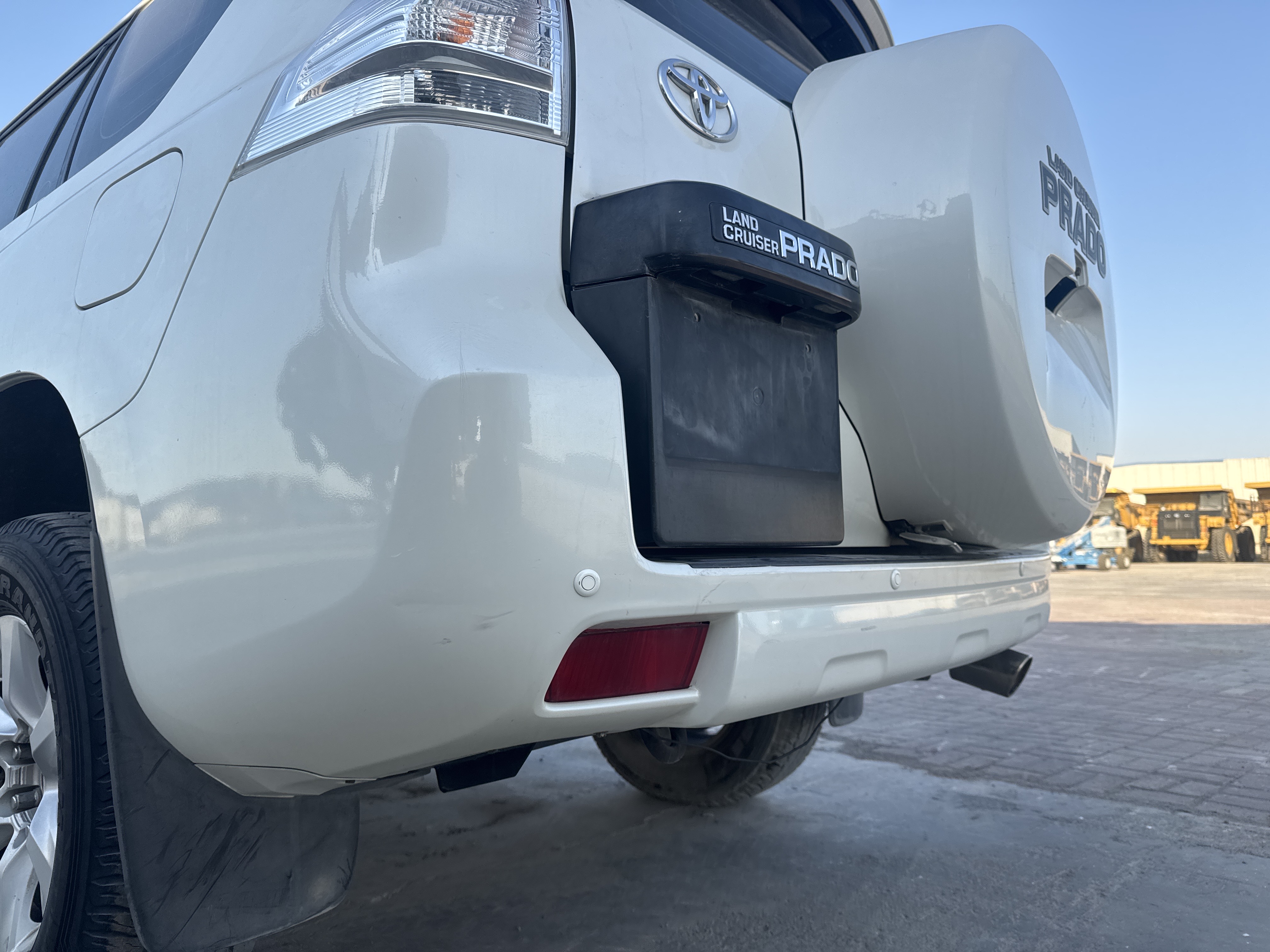 SUV-003-تويوتا-Land-Cruiser-Prado-المركبات-الرياضية-فحص-صور-خار-جية-المصد-الخلفي-1