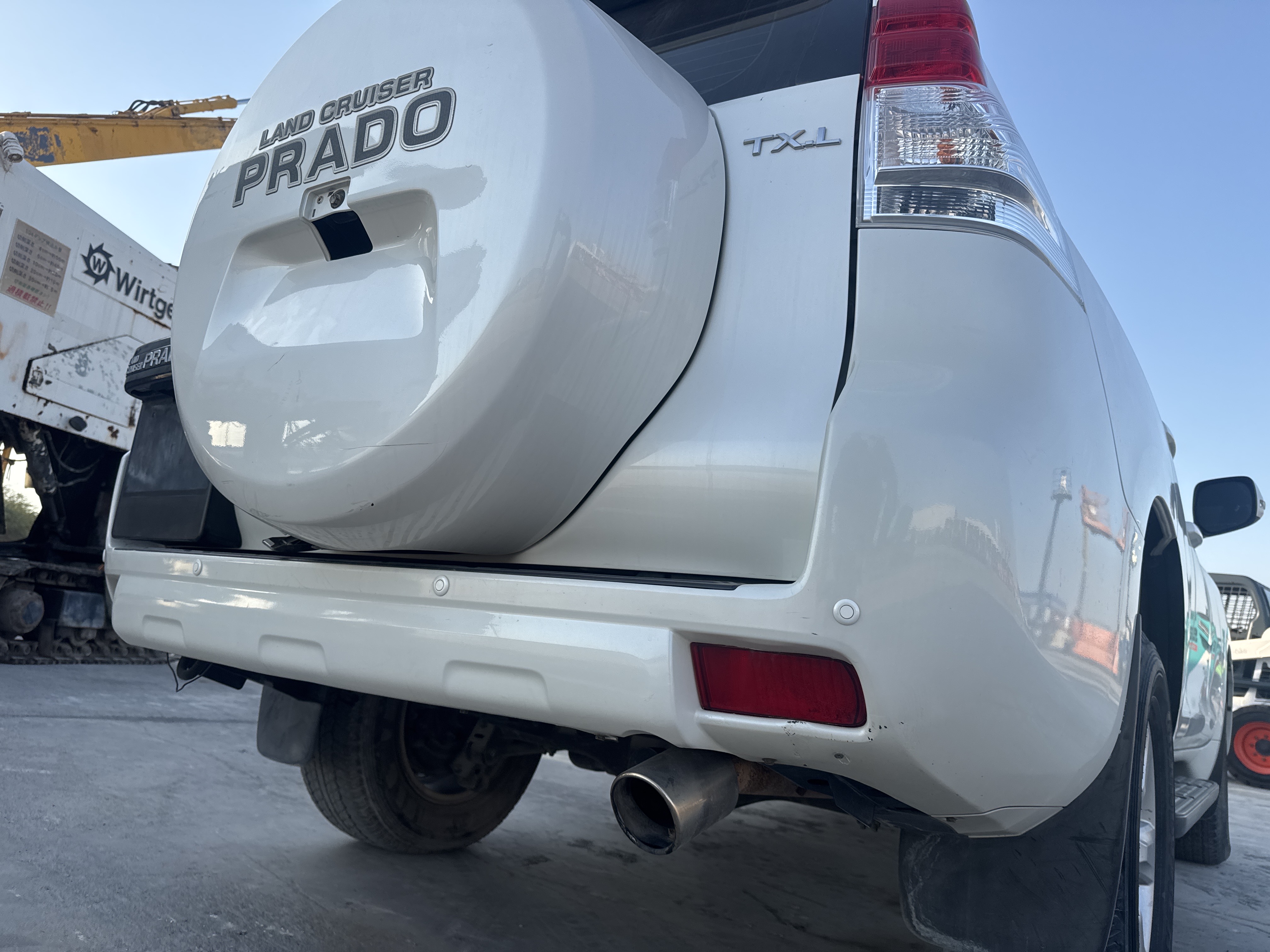 SUV-003-تويوتا-Land-Cruiser-Prado-المركبات-الرياضية-فحص-صور-خار-جية-المصد-الخلفي-1