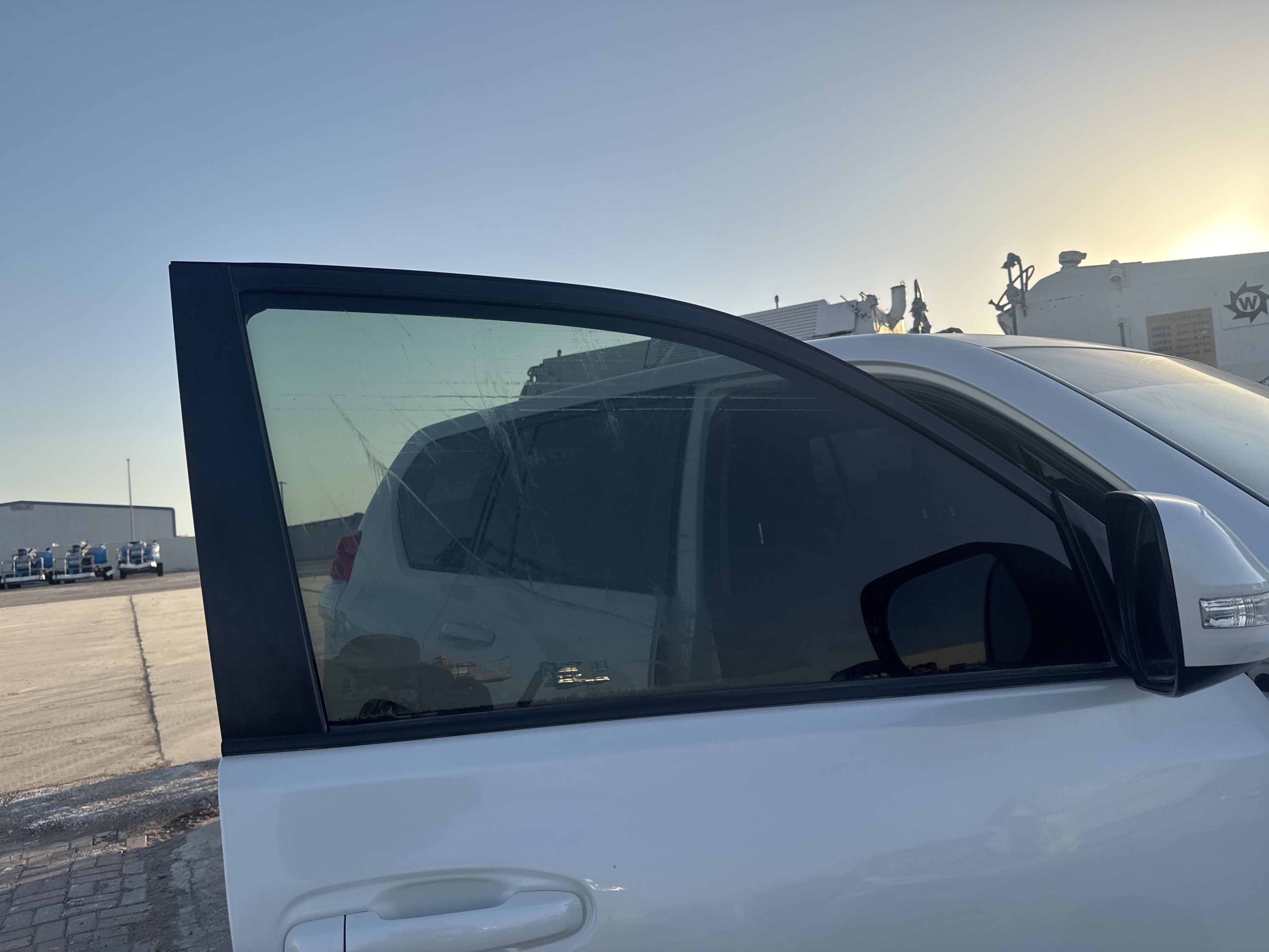 SUV-003-تويوتا-Land-Cruiser-Prado-المركبات-الرياضية-فحص-صور-خار-جية-زجاج-الباب-الأمامي-الأيمن-1