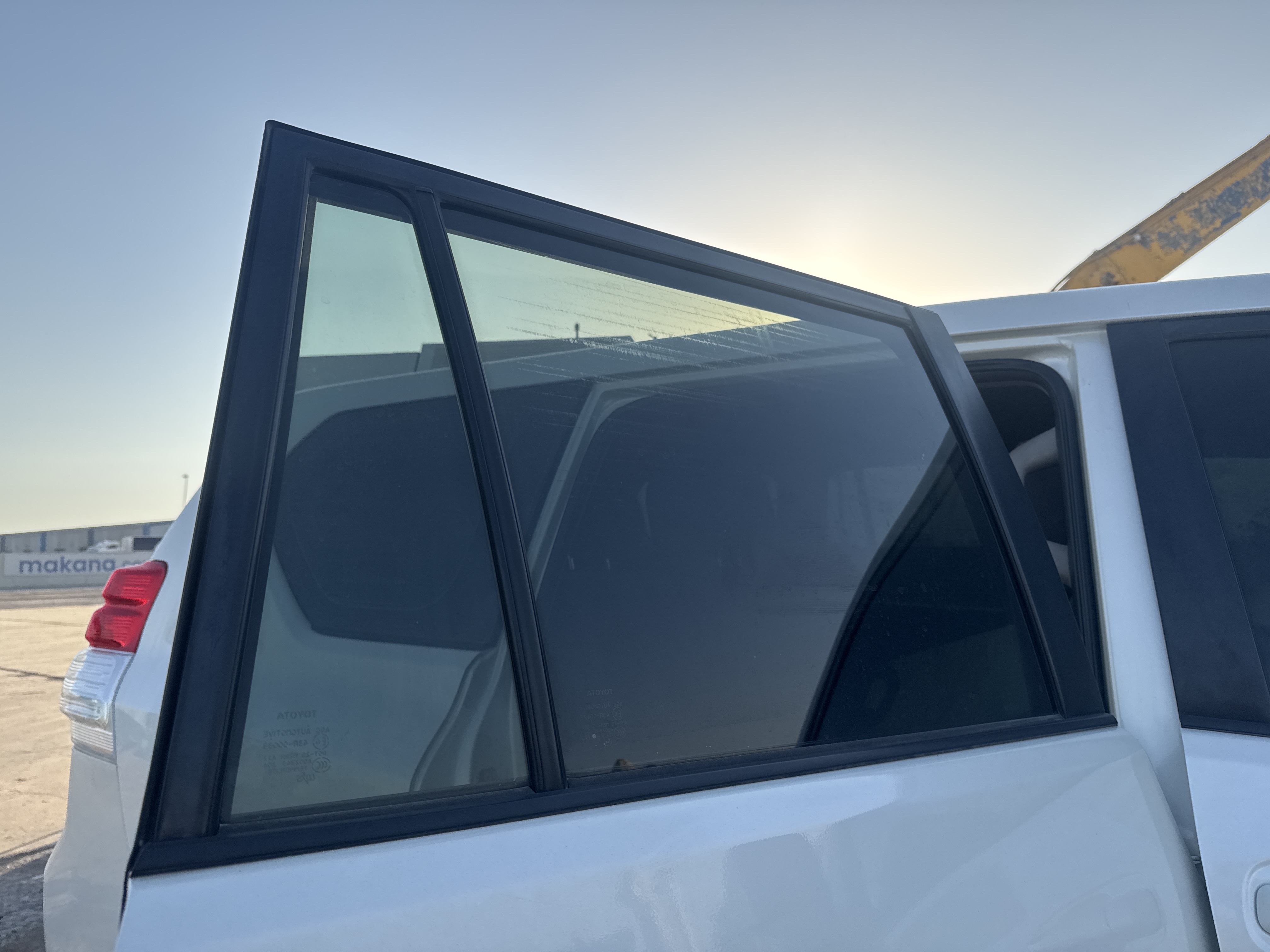 SUV-003-تويوتا-Land-Cruiser-Prado-المركبات-الرياضية-فحص-صور-خار-جية-زجاج-الباب-الخلفي-الأيمن-1