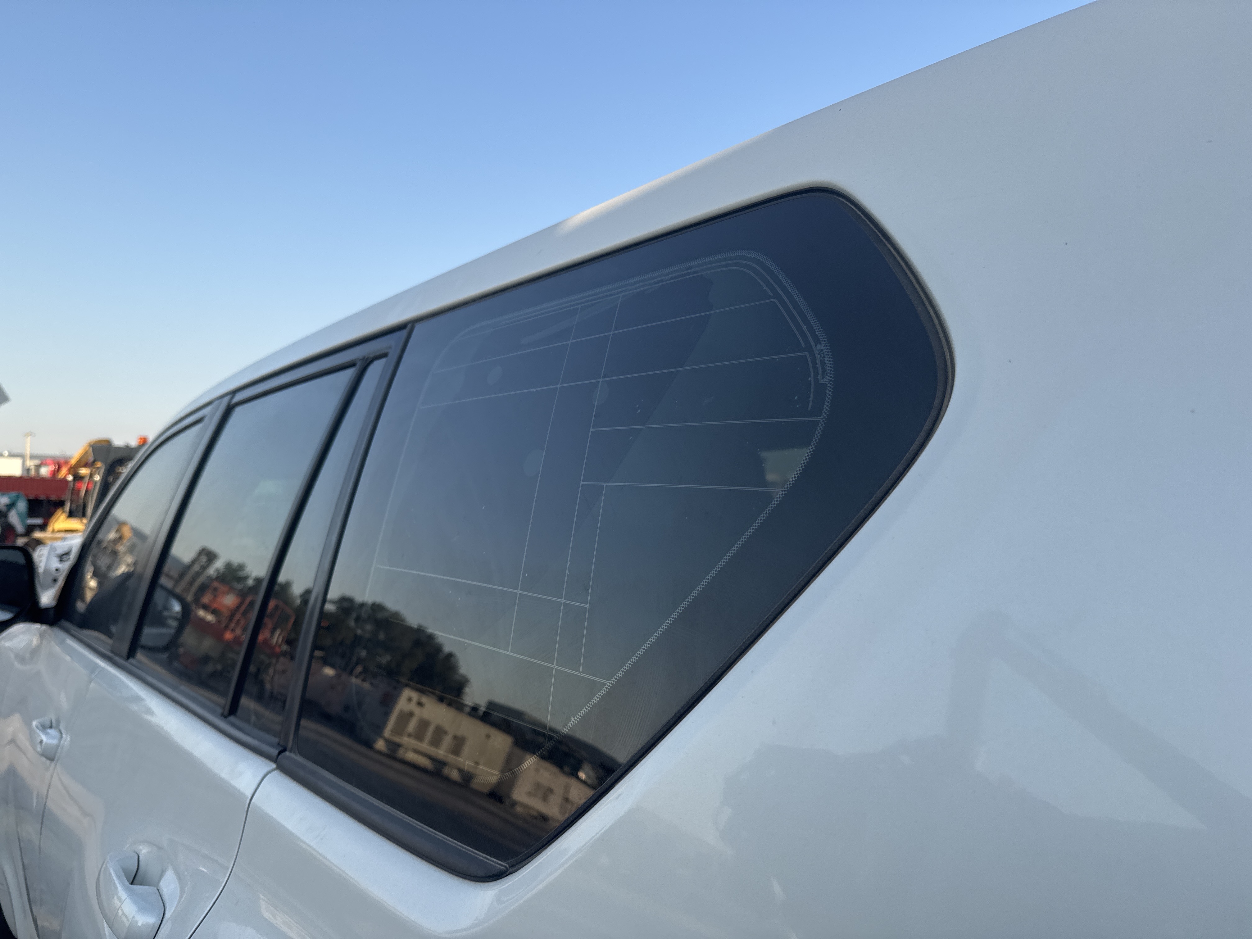 SUV-003-تويوتا-Land-Cruiser-Prado-المركبات-الرياضية-فحص-صور-خار-جية-زجاج-الرفرف-الخلفي-الأيسر-1