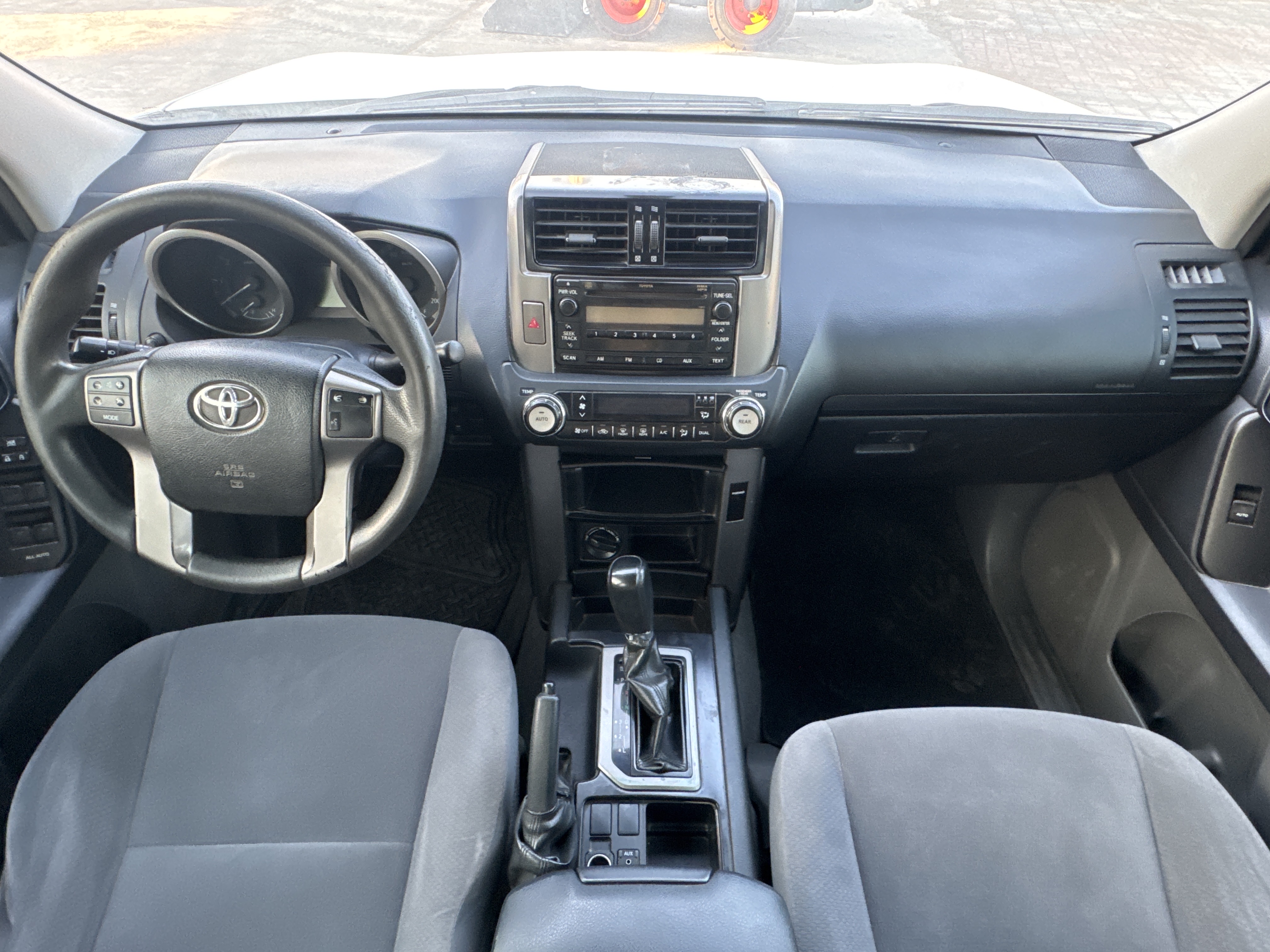 SUV-003-تويوتا-Land-Cruiser-Prado-المركبات-الرياضية-فحص-المظهر-الداخلي-لوحة-القيادة-1