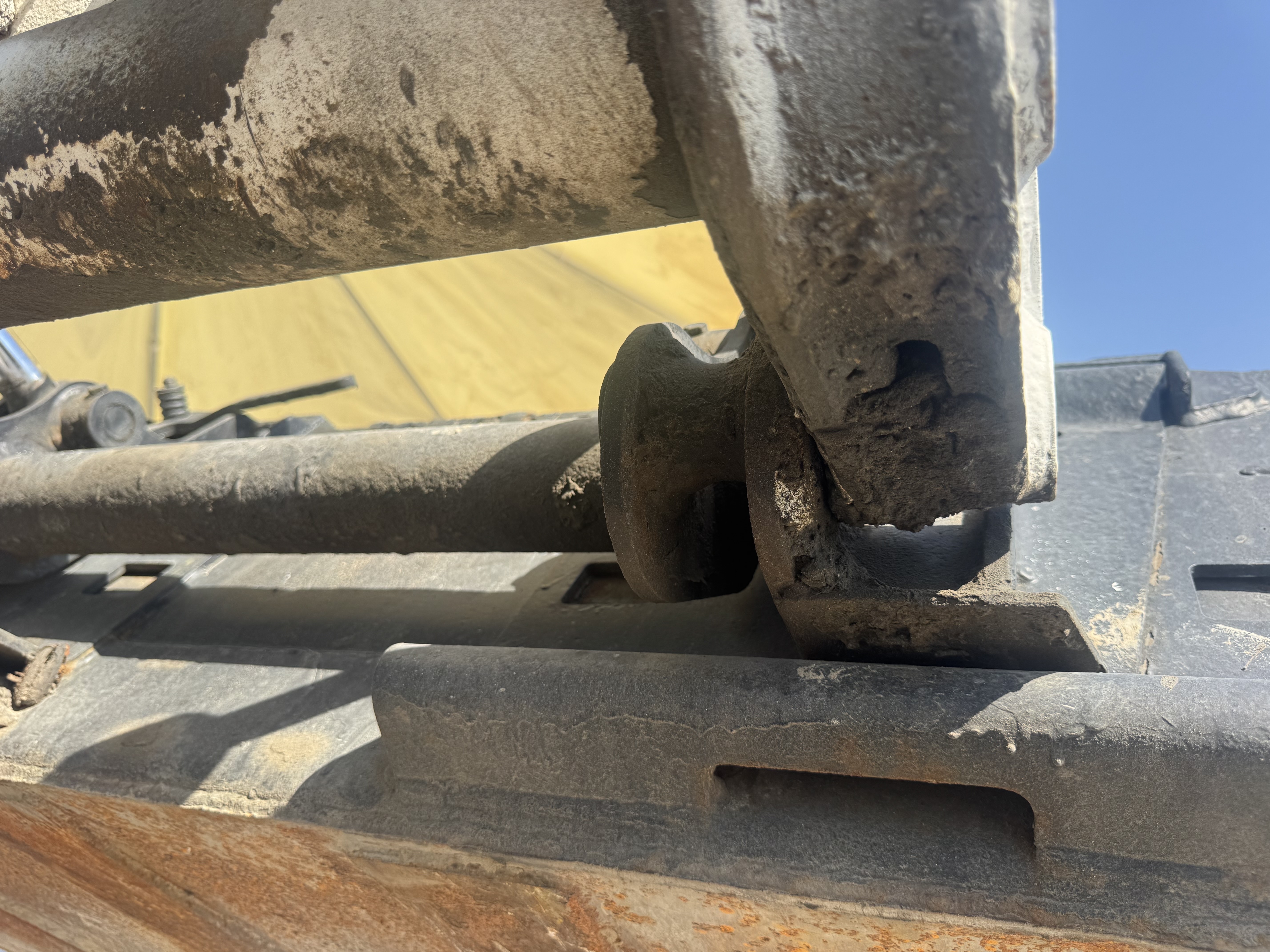 SSL-022-بوبكات-S510-لوادر-انزلاقية-بعجلات-فحص-الهيكل-الدبابيس-والبطانات-الواصلة-بين-ذراع-الرفع-والدلو-1