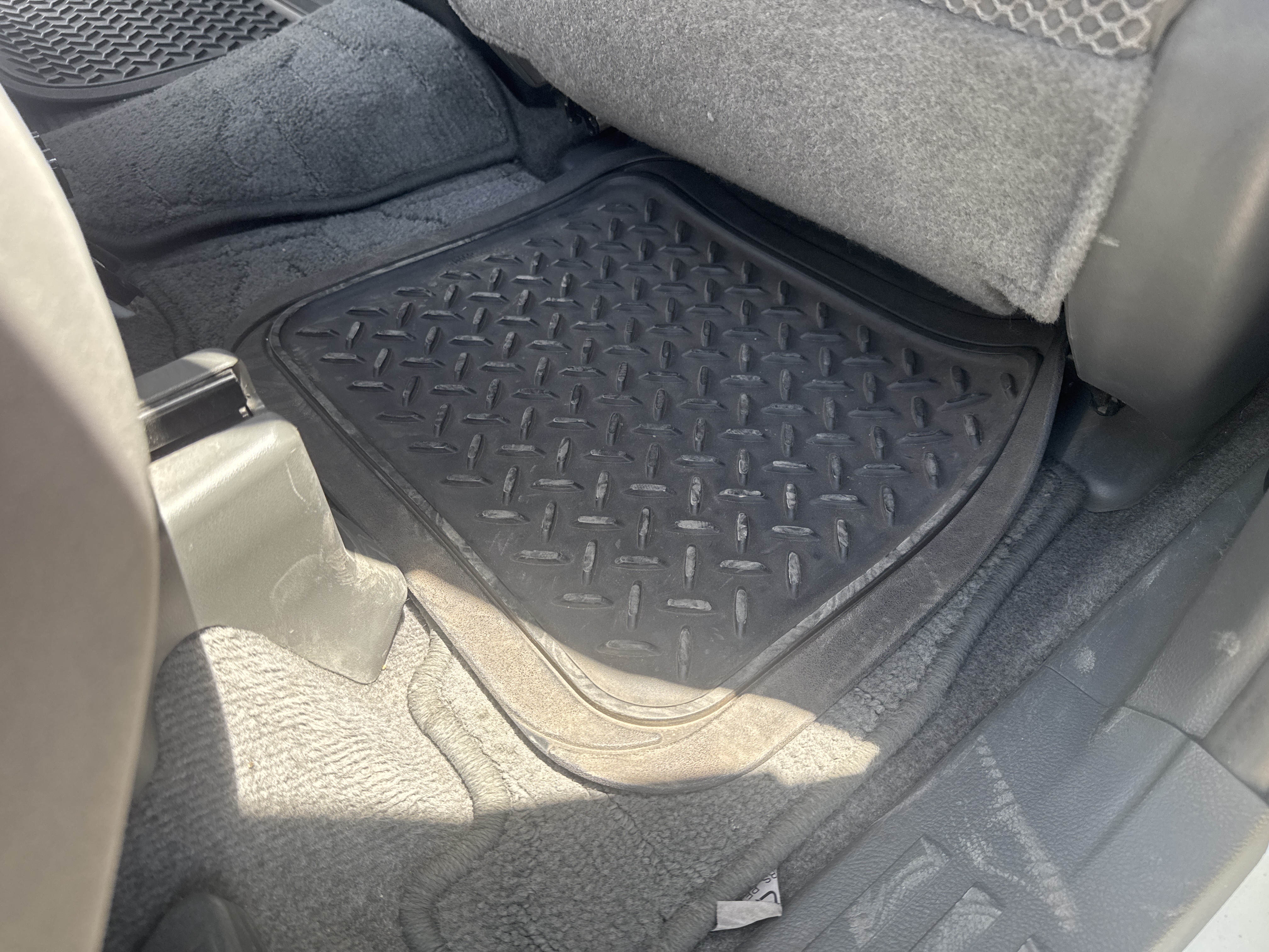 SUV-003-تويوتا-Land-Cruiser-Prado-المركبات-الرياضية-فحص-المظهر-الداخلي-دعاسات-أرضية-1