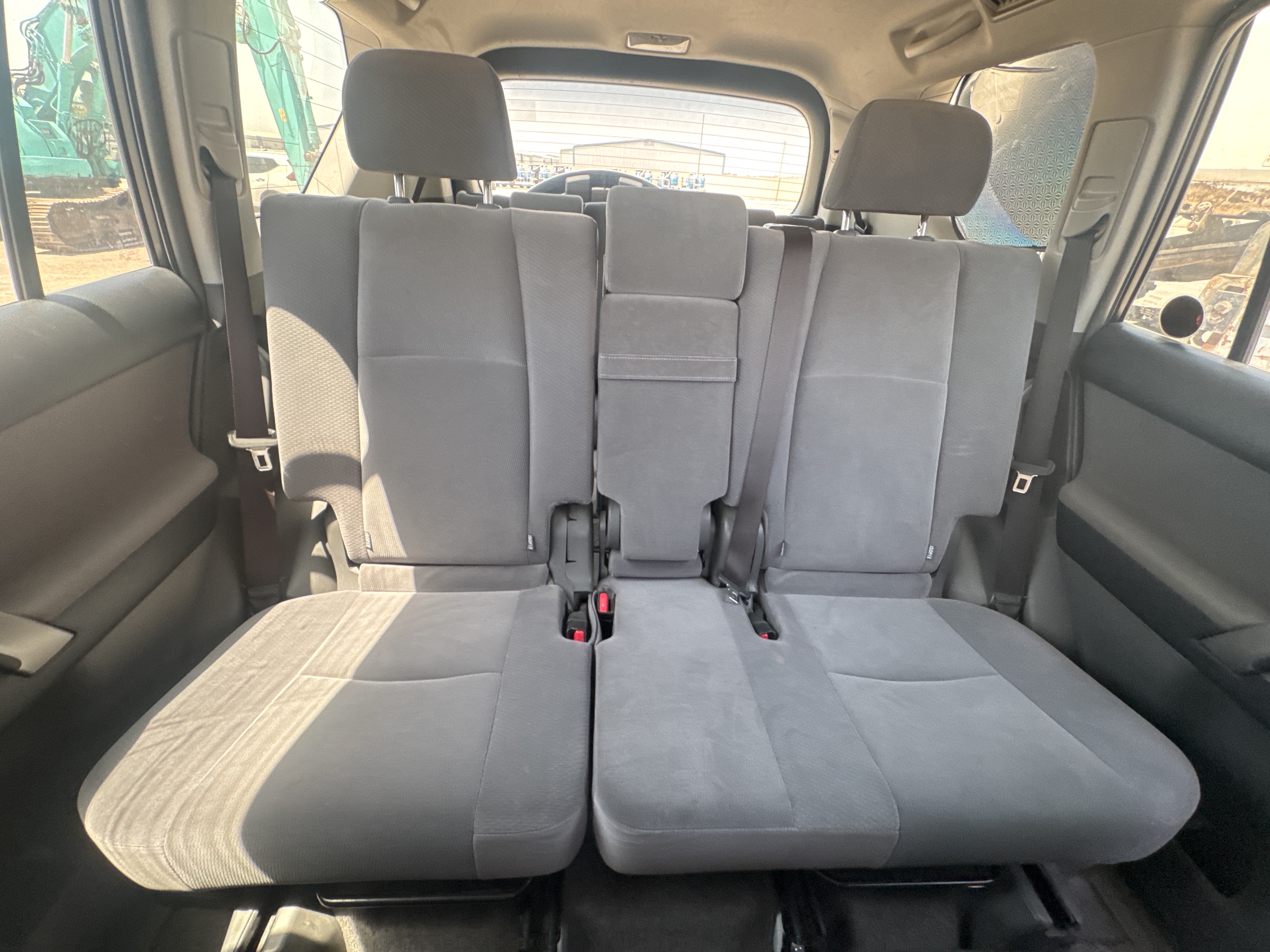 SUV-003-تويوتا-Land-Cruiser-Prado-المركبات-الرياضية-فحص-المظهر-الداخلي-المقعد-الخلفي-1